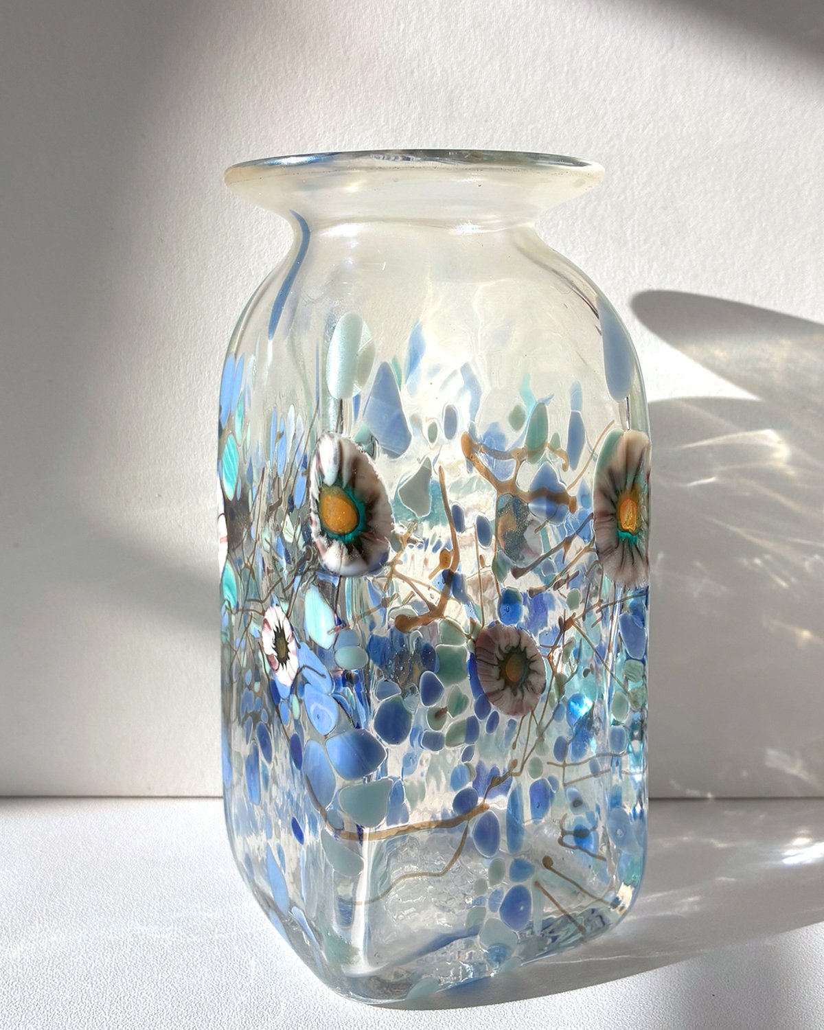 KEPTstudio_KVTGGlassNo05HATvase2LtBlu_03.jpg