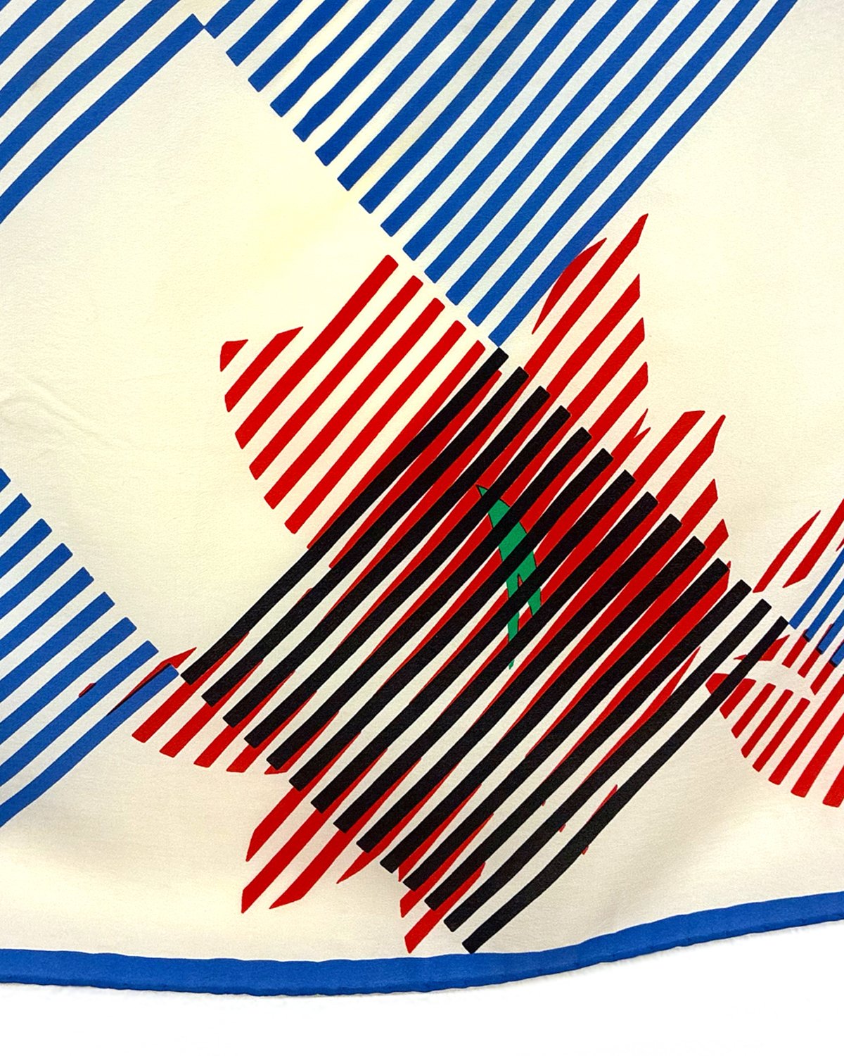 KEPTstudio_KVTGScrfNo03JaegerScarf01BluRed_03.jpg