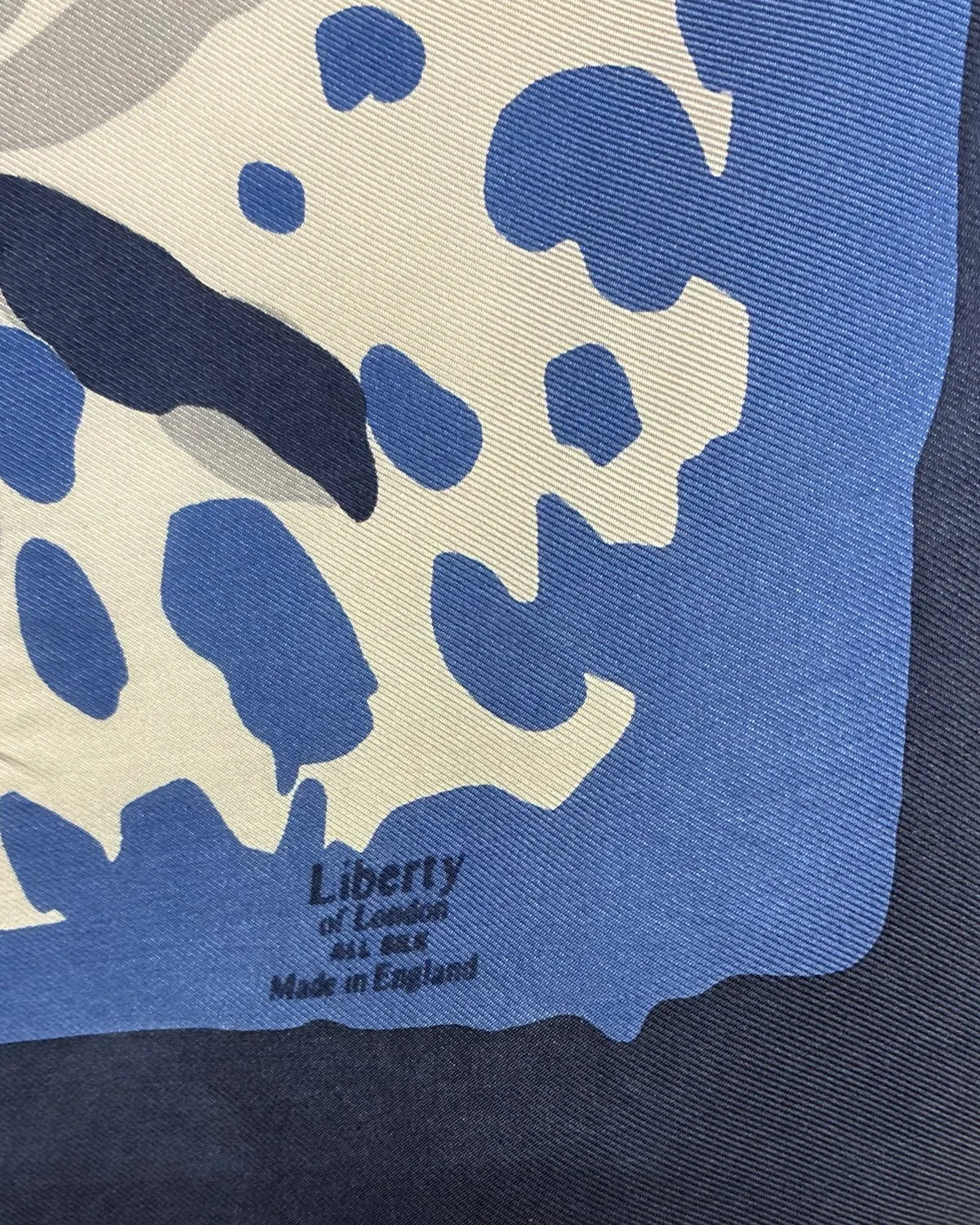 KEPTstudio_KVTGScrfNo07LibOfLDNScarf01BluSplatter_07.jpg