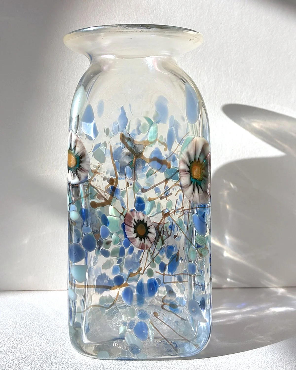 KEPTstudio_KVTGGlassNo05HATvase2LtBlu_02.jpg
