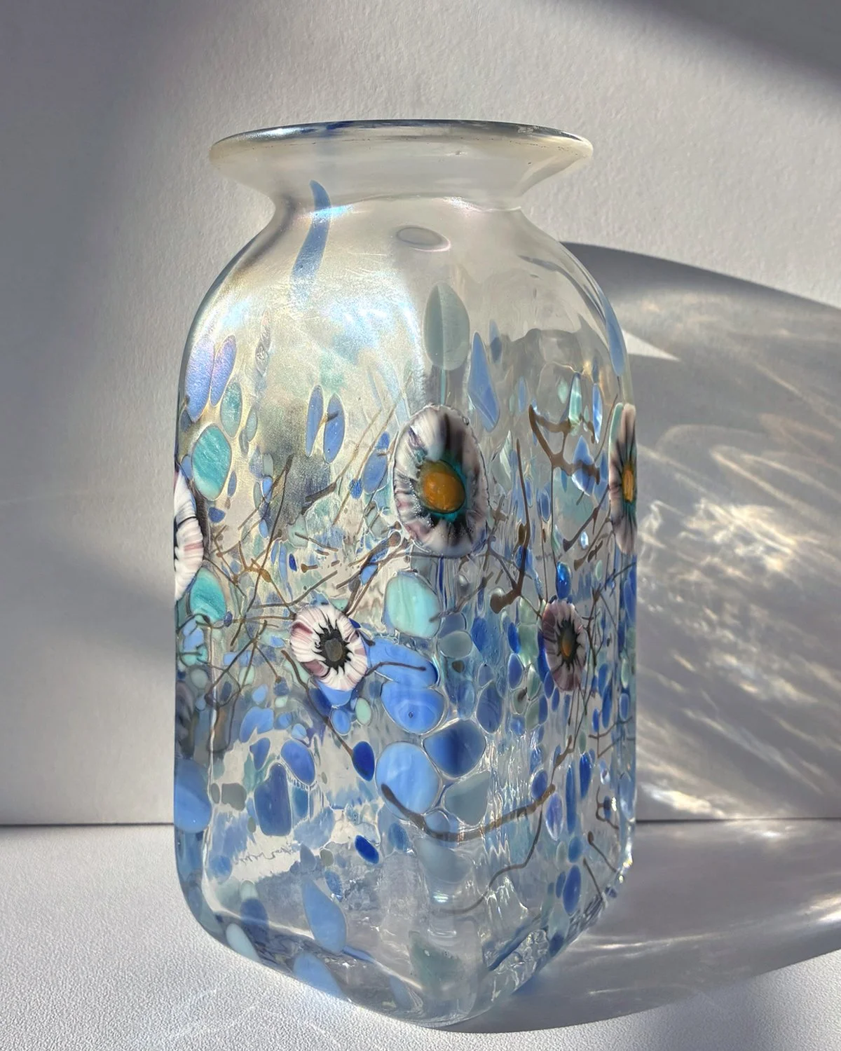 KEPTstudio_KVTGGlassNo05HATvase2LtBlu_04.jpg