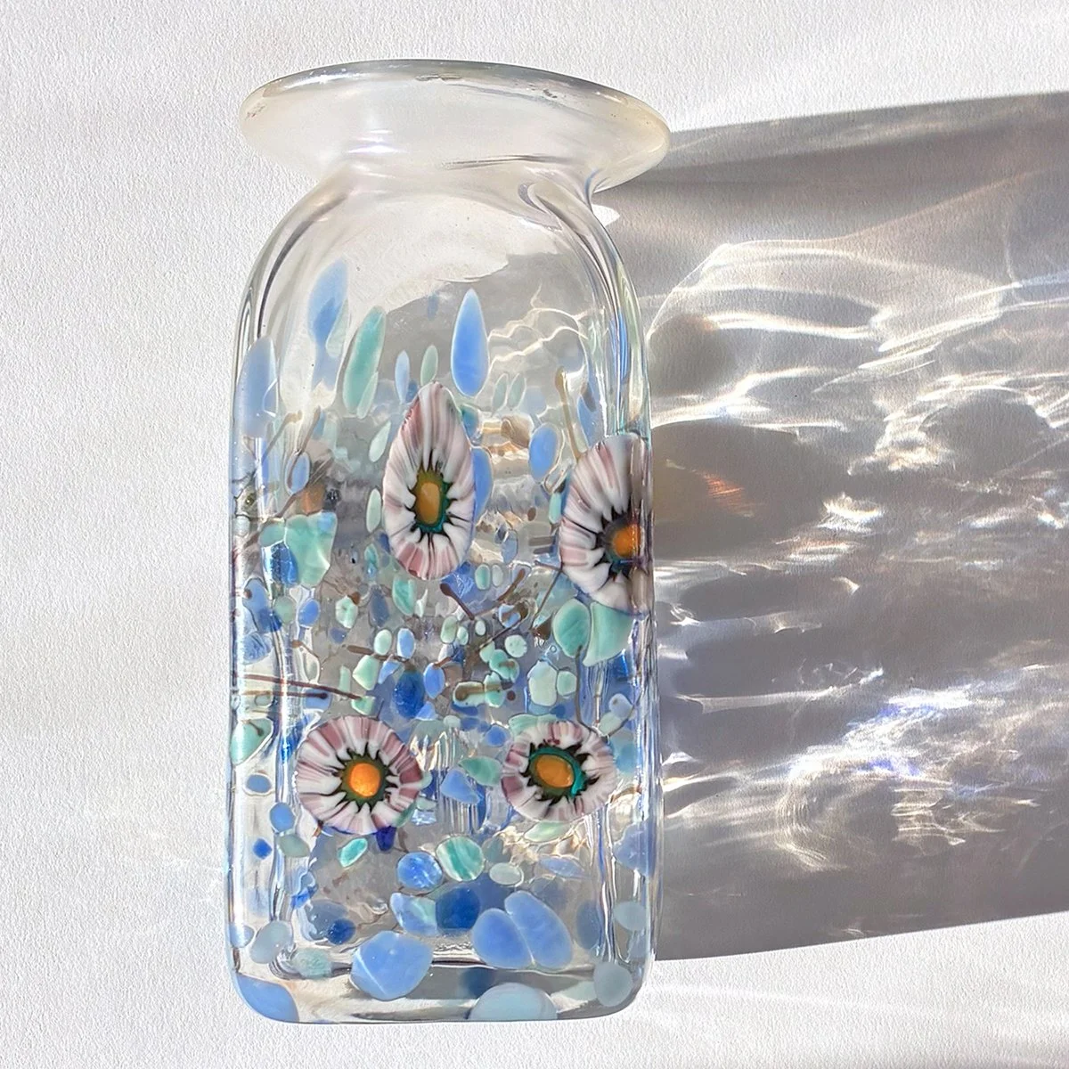 KEPTstudio_KVTGGlassNo05HATvase2LtBlu_01.jpg
