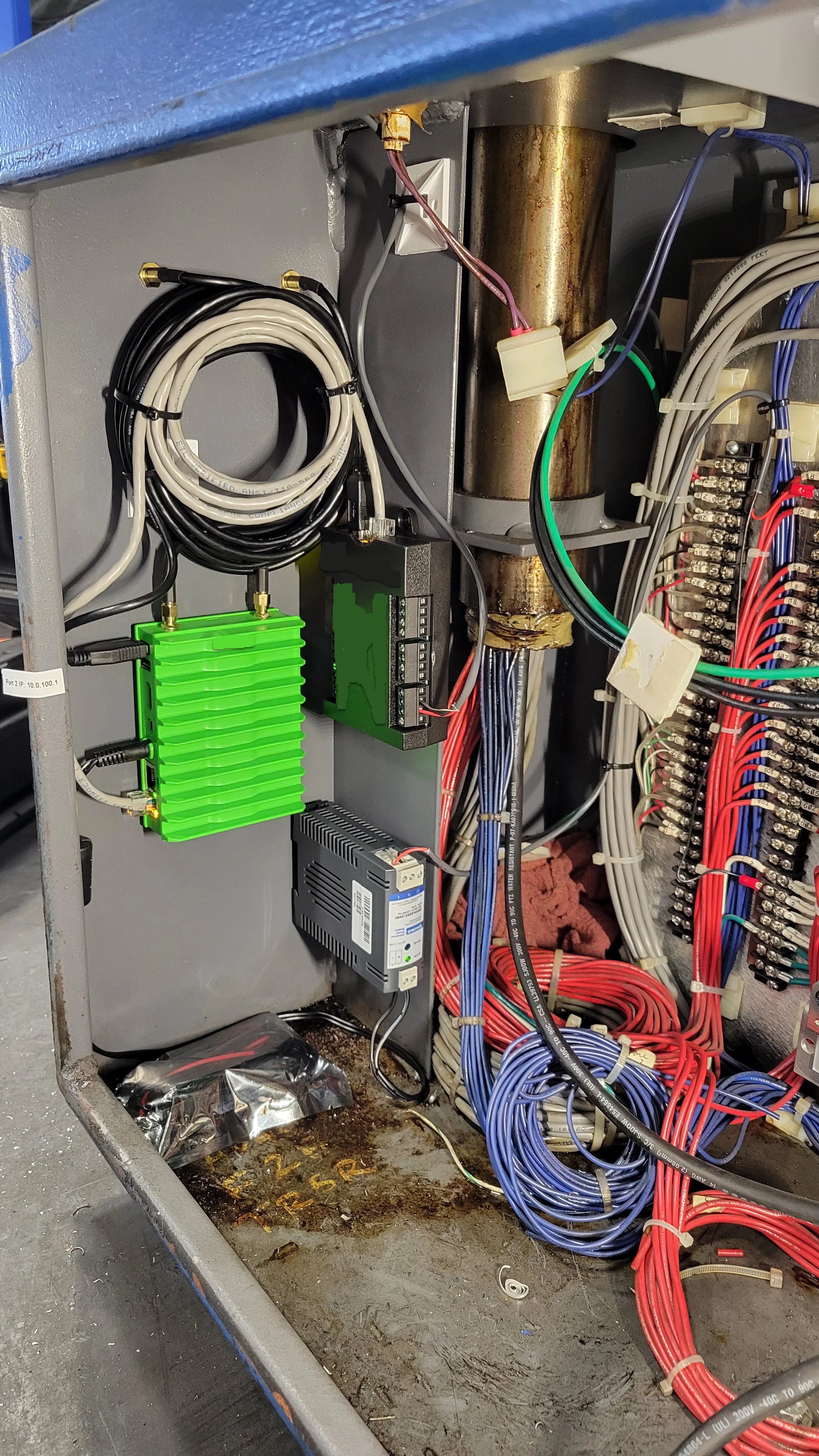 WiFi EDGE with DAQ device and power supply for legacy machine