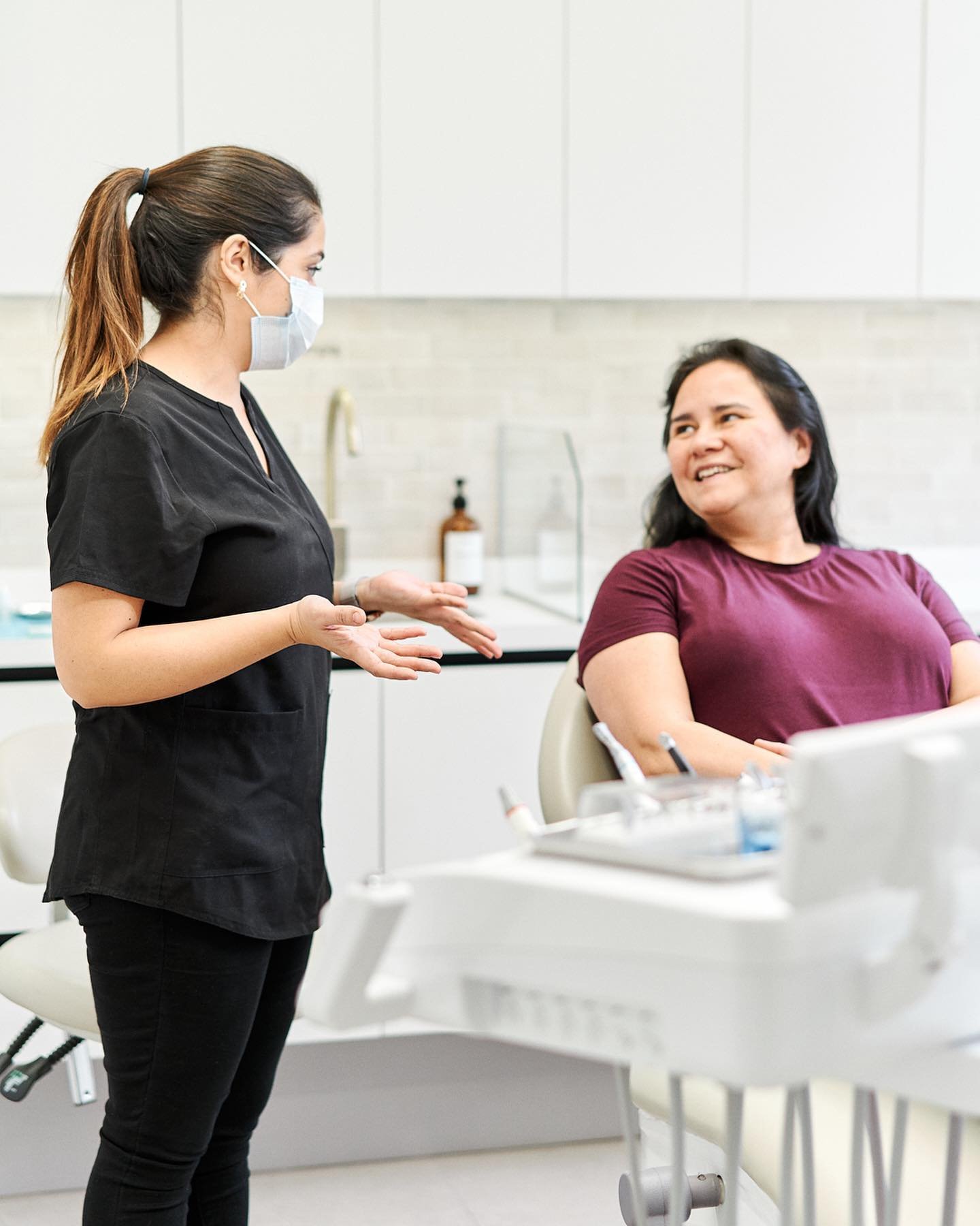 Adi&oacute;s dolor! 👋😮&zwj;💨
Las urgencias dentales no se planifican, es por ello que estamos atendiendo hoy y ma&ntilde;ana. 
 
Si est&aacute;s presentando dolor dental, te recomendamos asistir con un especialista.

En Cl&iacute;nica Aires, la @d