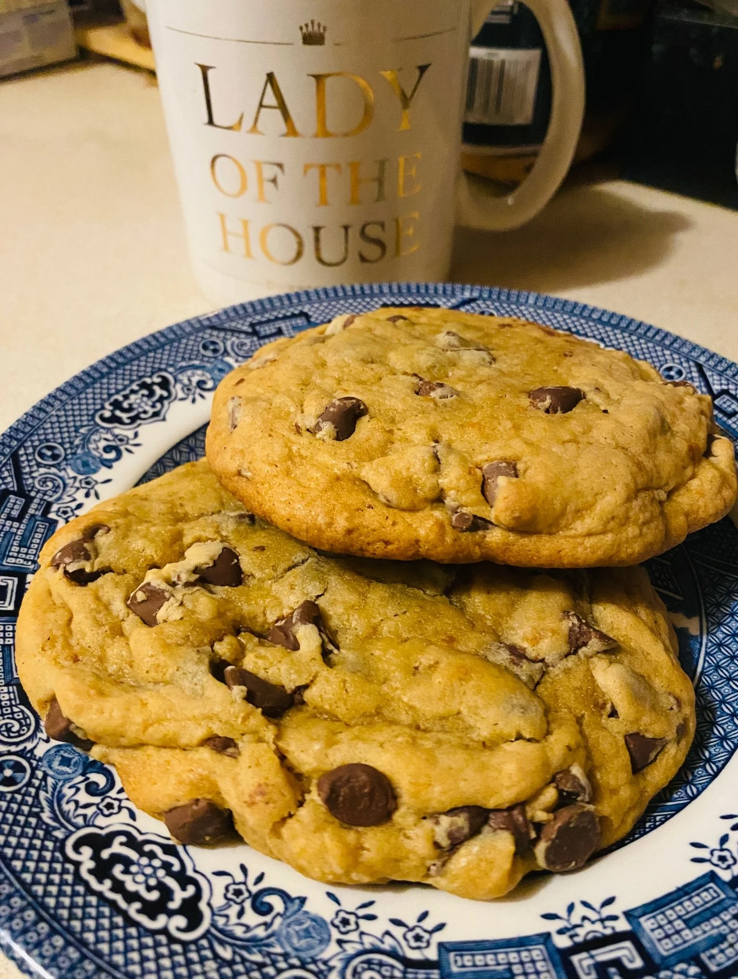 Our house likes BIG portions and this chocolate chip cookie 🍪 nails it! It&rsquo;s a quarter-pounder 😮 with an unexpected ingredient. Can you guess? Recipe below ⬇️ 

2 cups (4 sticks) unsalted butter
1 &frac12; cups canned yams, drained and mashed