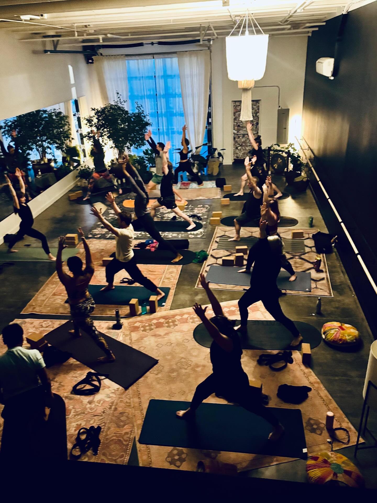 Hatha Strong Mondays at 5:30 pm with @alexieyoga ✨ packed house but there&rsquo;s always room for you! 

Stack with Yin at 7 pm. ❤️