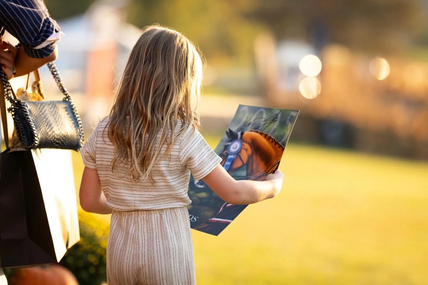 The sweetest photos from the @siloridgemasters_highlandscup autograph session taken by the amazing @megangiesemedia 🥹 What an honor to get to be part of making dreams come true! So many fans of all ages got to meet equestrian superstars and take hom