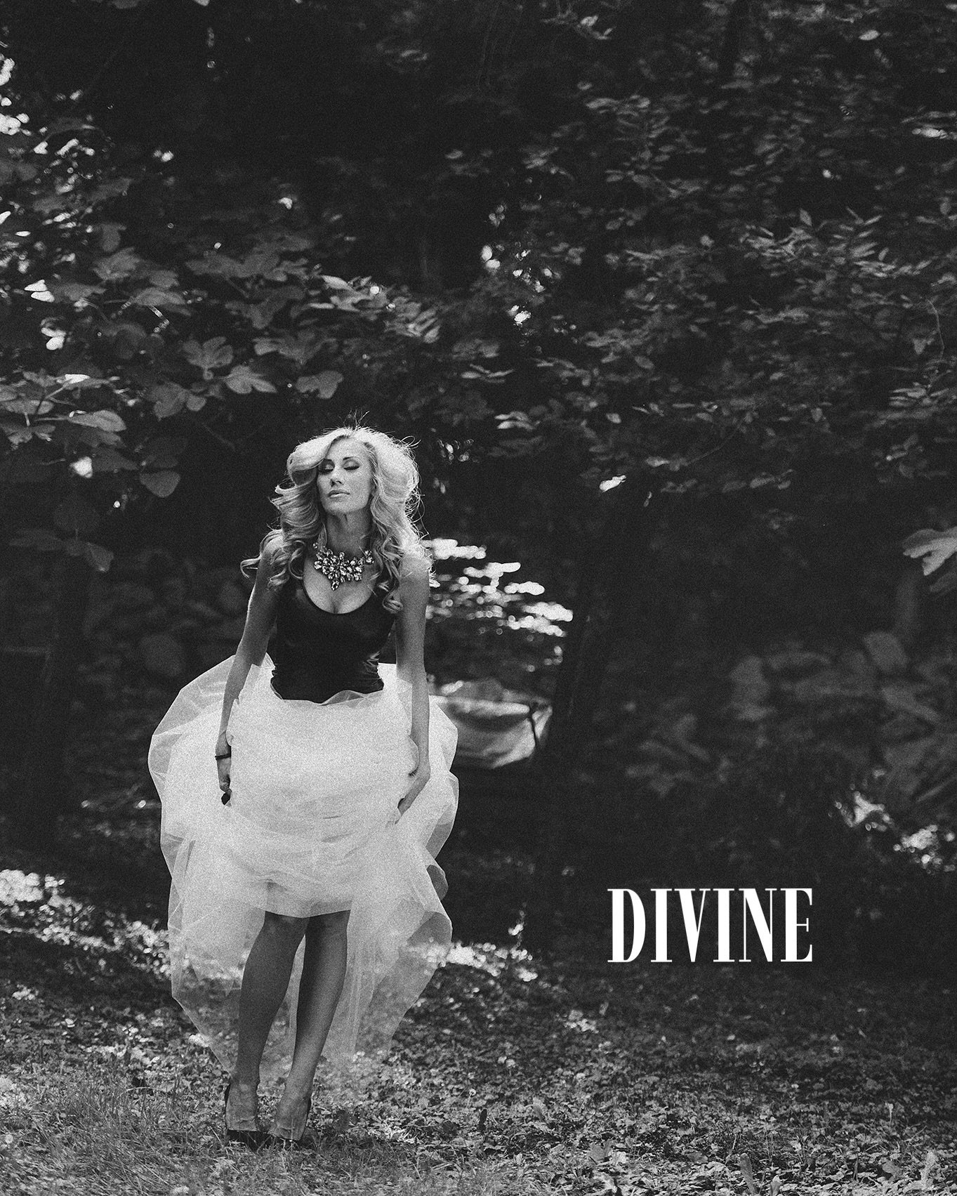 D i v i n e • C h i c • E l e g a n t • F r e e
🪽
..
#venusfemmes #nőifotózás #nőiportréfotózás #womenphotographer #hajninagy