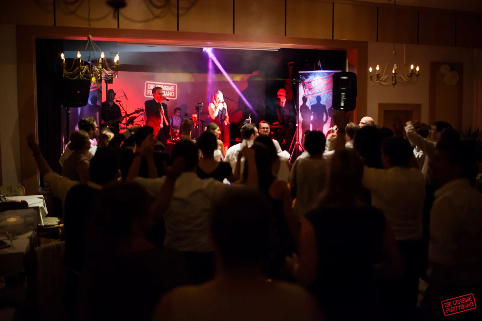 Wer es schafft dabei sitzen zu bleiben, bekommt einen Orden ;-)