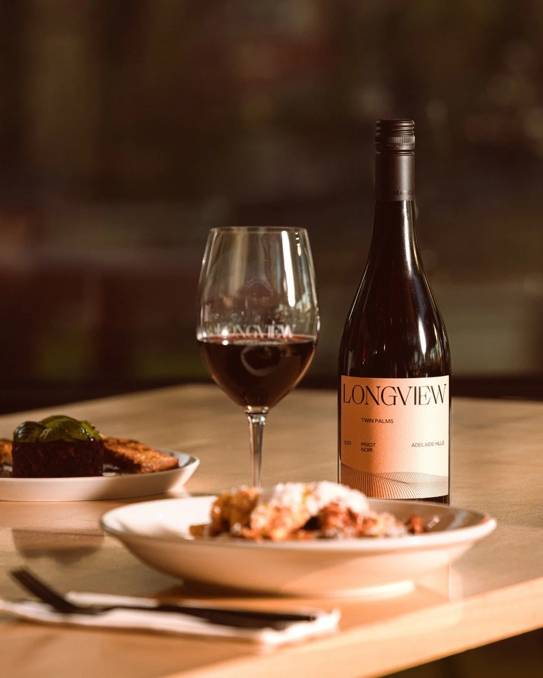 The perfect excuse for pasta night 🍷🍝

Our Twin Palms Pinot Noir is made for a rich, slow cooked ragu. Bright red cherry and wild berry notes meet subtle earthiness and silky tannins, cutting beautifully through the richness of the sauce while comp