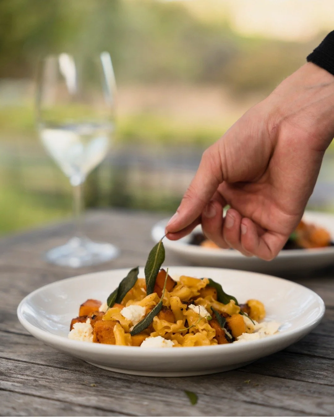 PASTA SPECIAL 🍝

Join us in the cellar door for lunch between Wednesday to Friday and enjoy a glass of Longview range wine and bowl of pasta for just $29.

Book your table online today!
