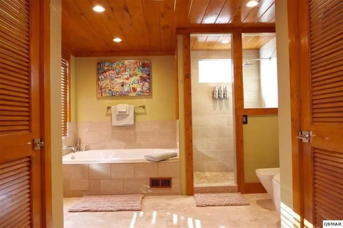 LH_br2_bath.jpeg