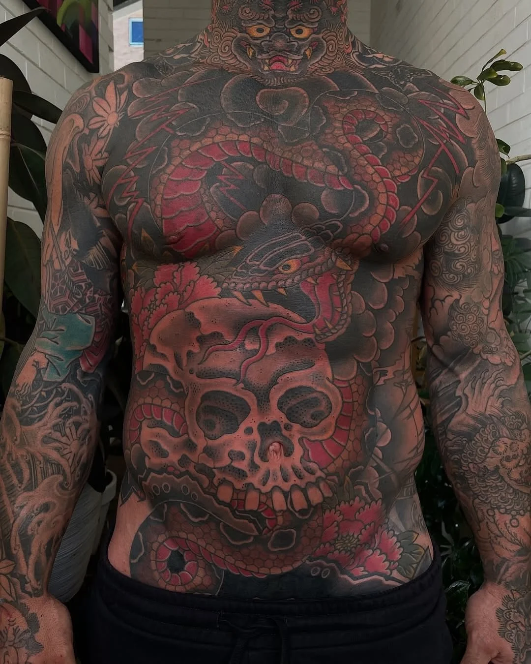 Swipe to see what was buried below! 
We sadly didn’t get a before cover up photo, but we were too excited to be apart of this massive cover up to not post. 
Amazing work @jserafino for always making cover ups look so damn easy!!