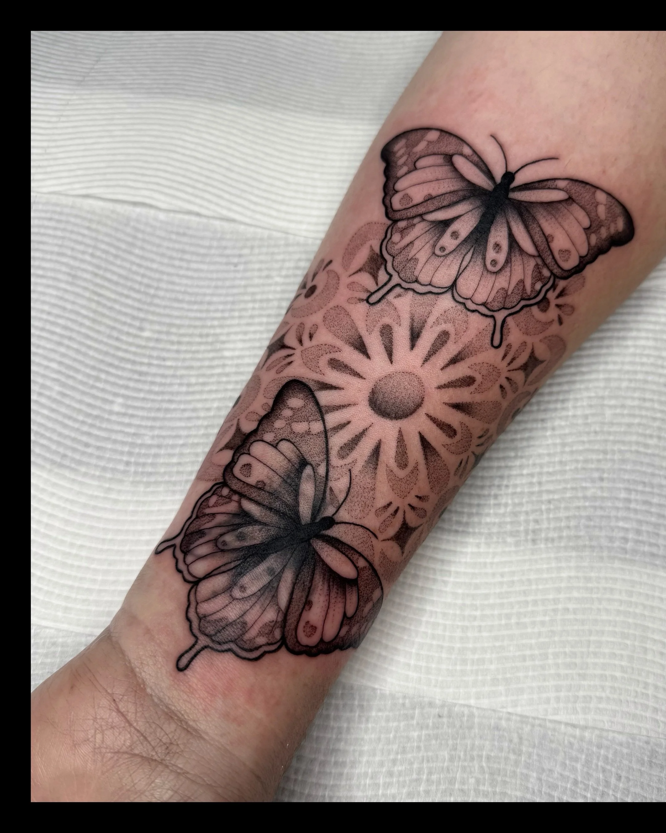 @sunspirittattoo does it again with an amazing cover up over our laser work! 

Soft and delicate become a possibility when you remove even a fraction of a previous tattoos density! 

We love seeing these cover ups and getting our clients to their new