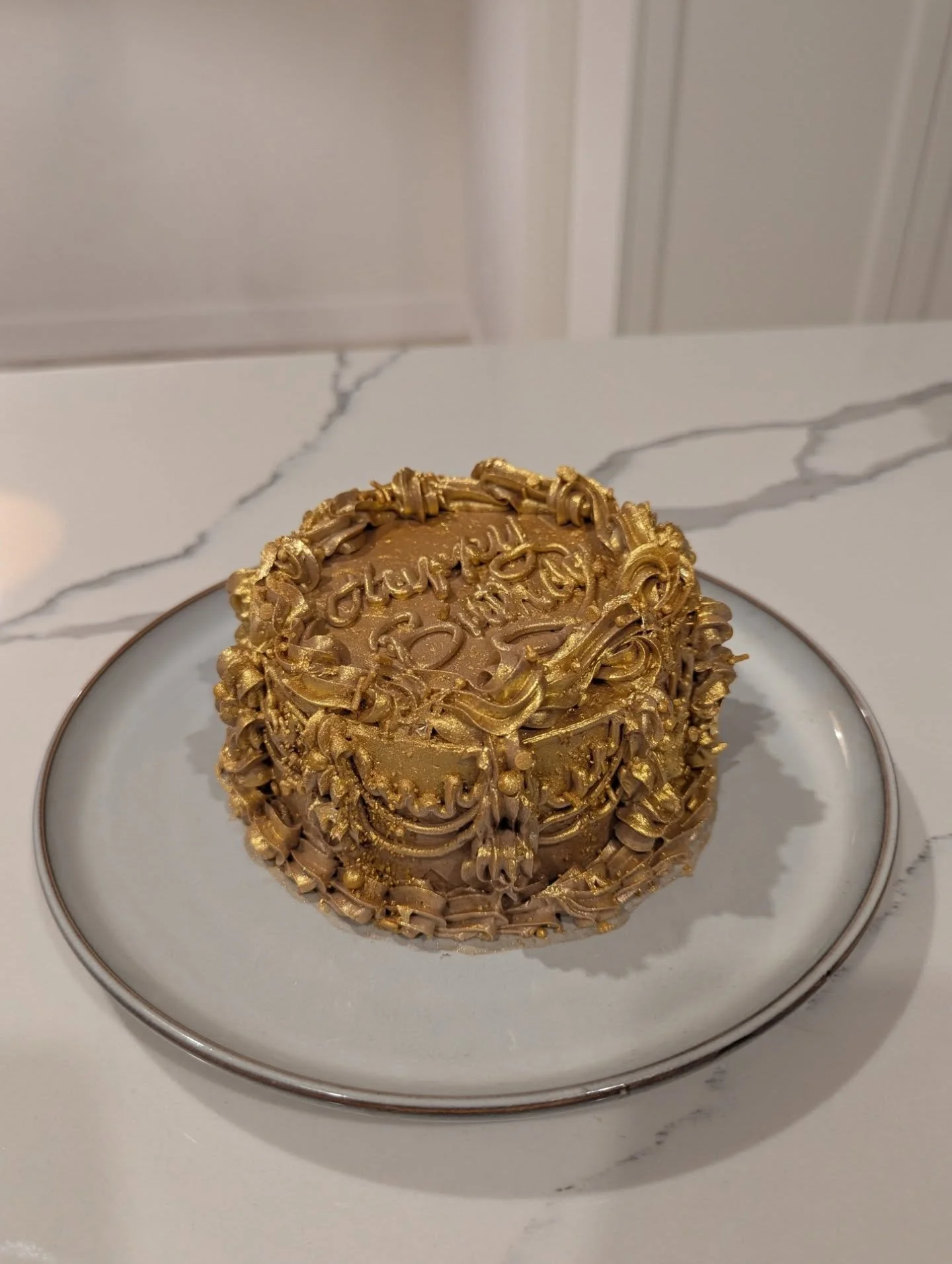 I love gollllldddddddd💛💰⭐🪙

Cinnamon chocolate cake
Espresso butter cream