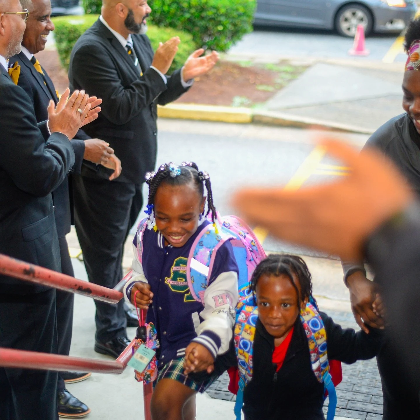 🚌FIRST DAY OF SCHOOL!!!!!

The Brothers of the Eta Lambda came out to welcome the students at M. Agnes Jones Elementary School back from the summer for the start of the year! It&rsquo;s a blessing to give them encouragement for the start of a new sc