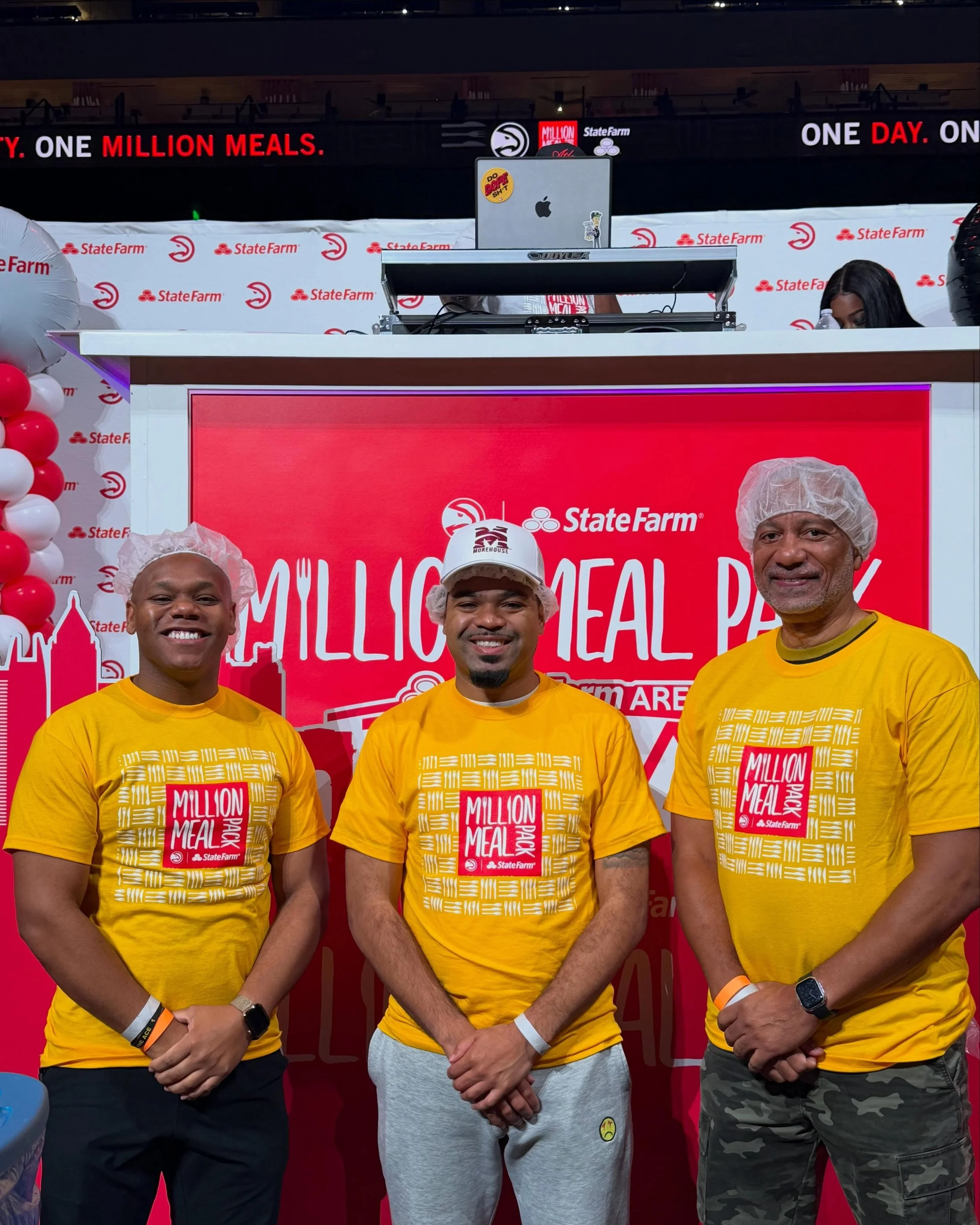 Service remains at the heart of Alpha Phi Alpha Fraternity, Inc. and our commitment to uplifting our communities.

Today, the @atlantaalphas joined the Atlanta Hawks and State Farm for the 6th Annual Million Meal Pack at State Farm Arena. Alongside v