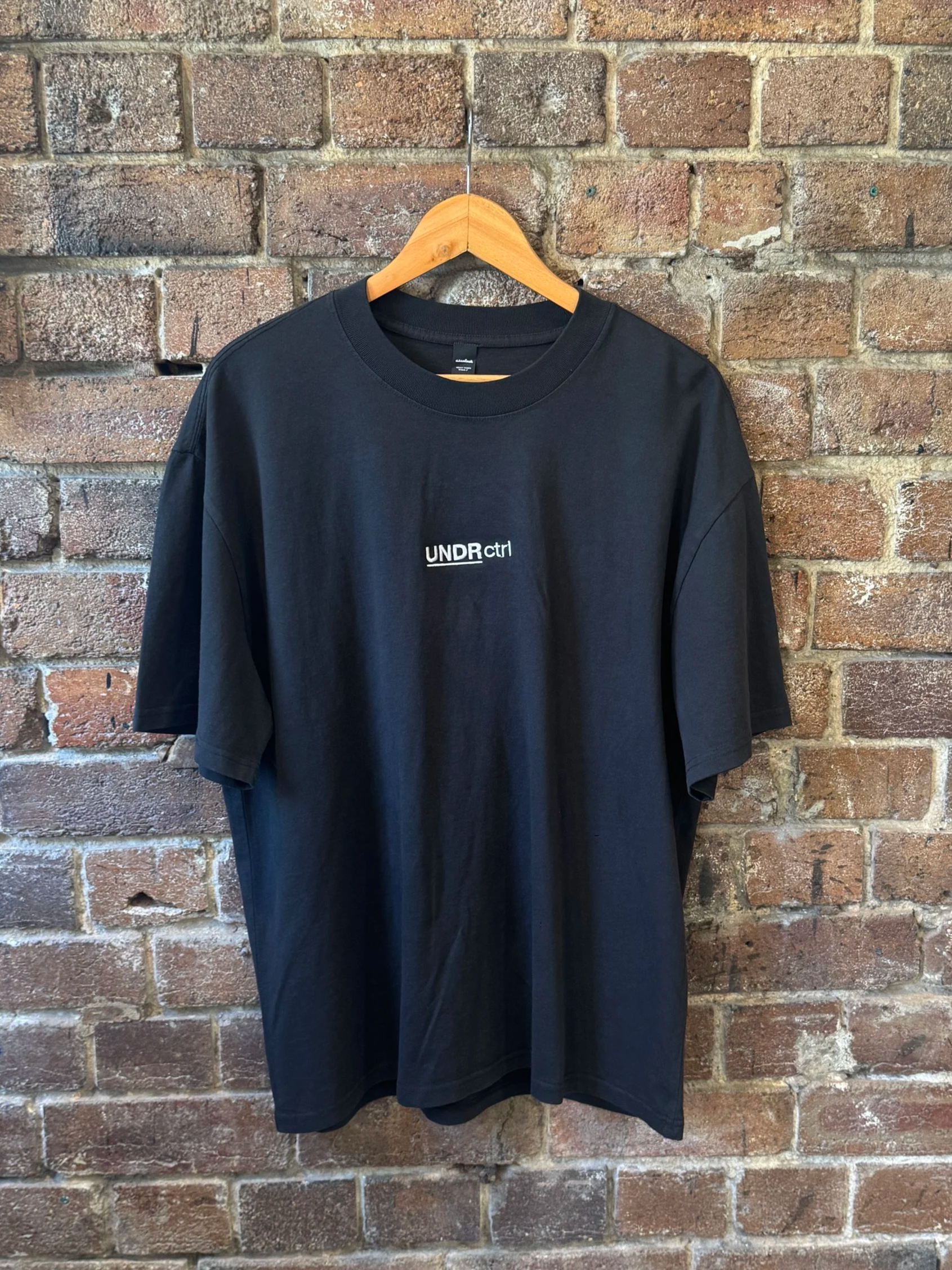 UNDR Ctrl Staple Tee | Faded Black