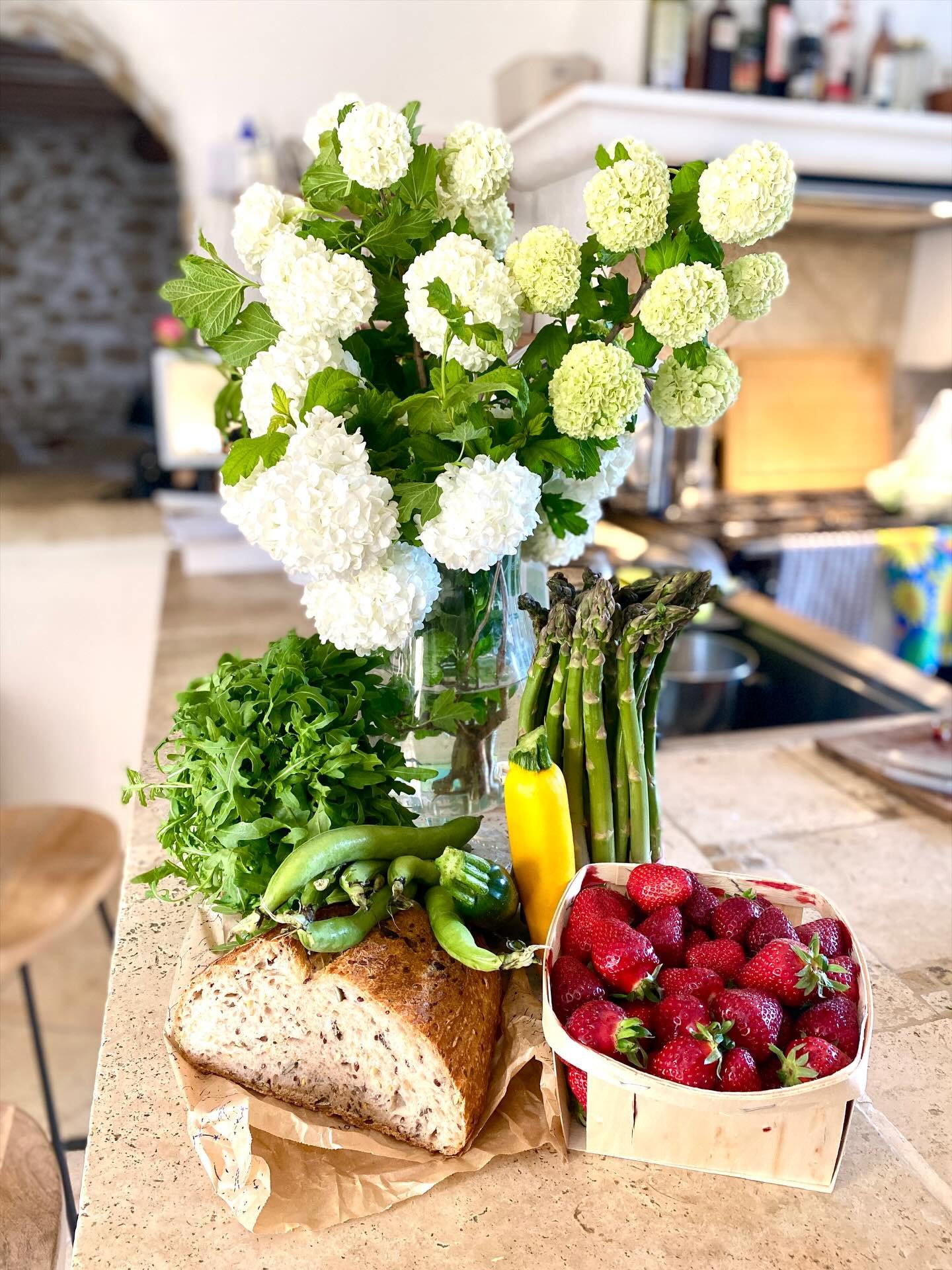 ✨Today&rsquo;s haul from the Coustellet market.✨ 

Asparagus and strawberries still going strong, so I got a kilo of each, grown in Robion (our village). The shiniest little courgettes, plump fresh broad beans and a lush bunch of rocket from one of m