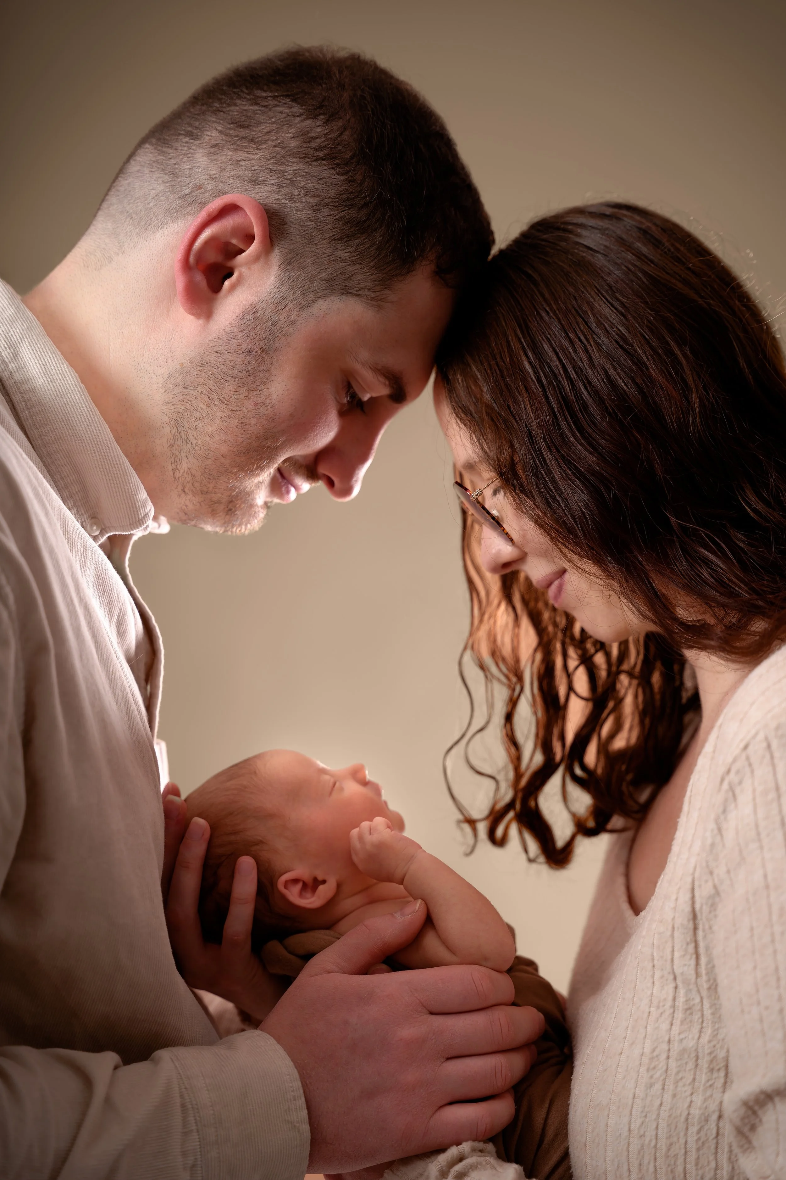 photo-naissance-parents-bebe-nouveau-ne-studio-yoann-vareille-photographe-famille-brive-correze-nouvelle-aquitaine.jpg