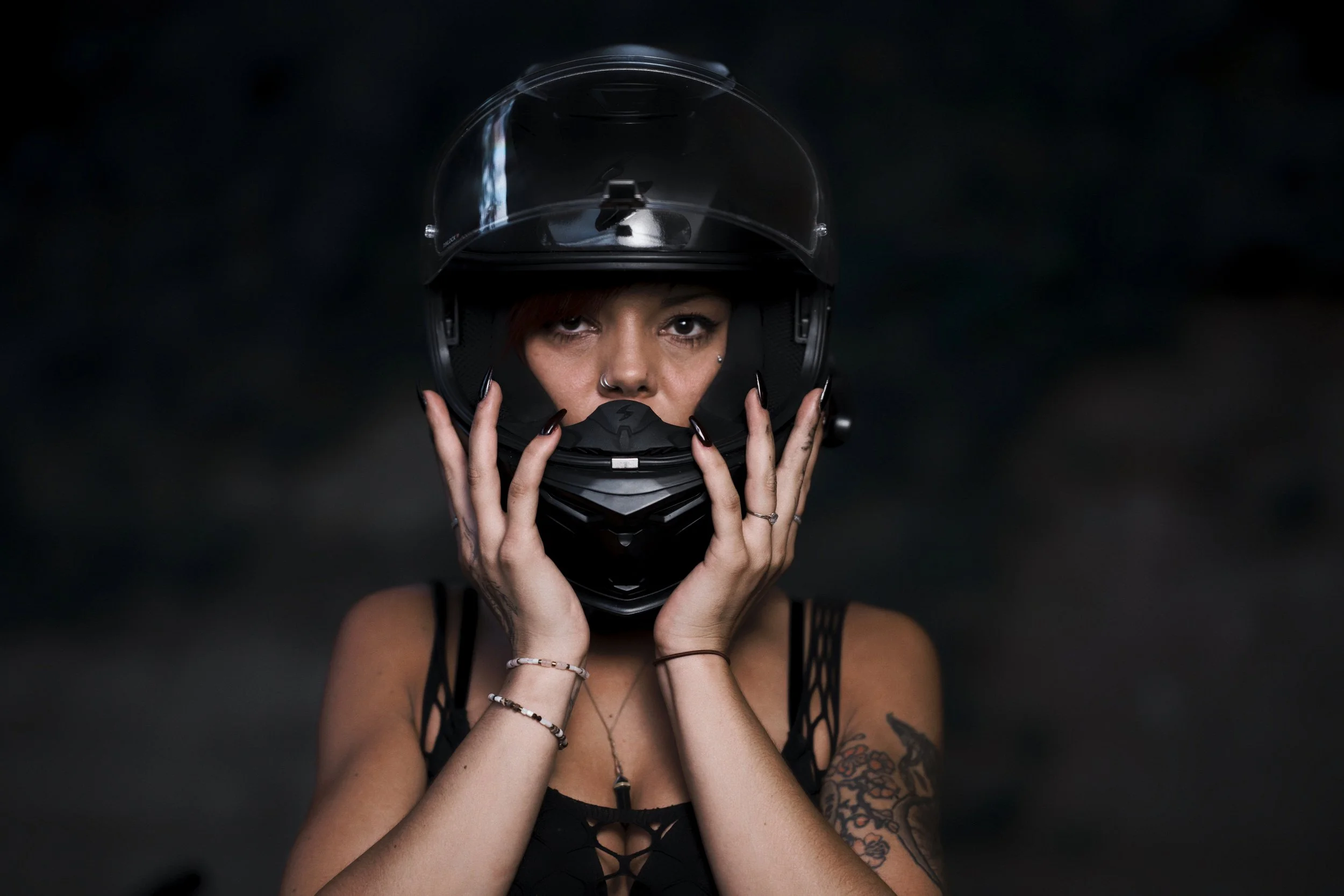 59-portrait-sexy-steffy-portrait-casque-regard-face-yoann-vareille-photographie-charme-sensualite-brive-correze-nouvelle-aquitaine.jpg
