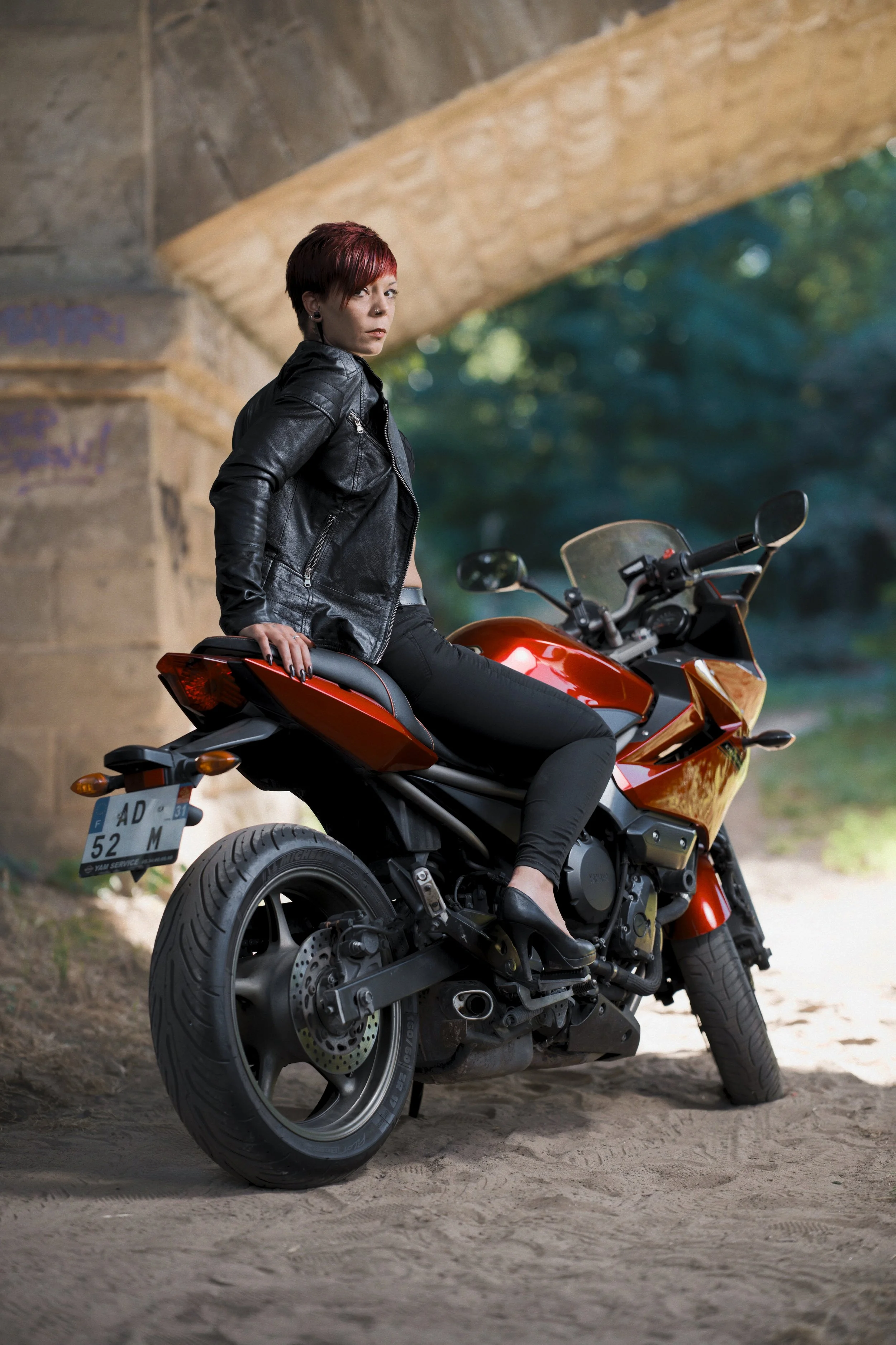 01-portrait-sexy-steffy-moto-yoann-vareille-photographie-charme-sensualite-brive-correze-nouvelle-aquitaine.jpg