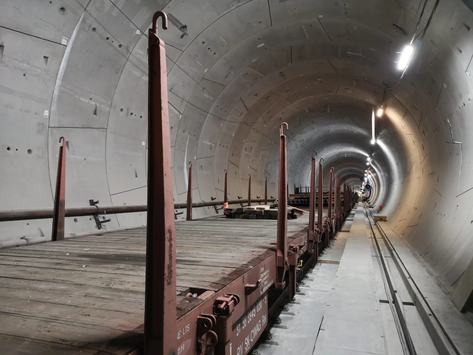 rail tunnel.JPG