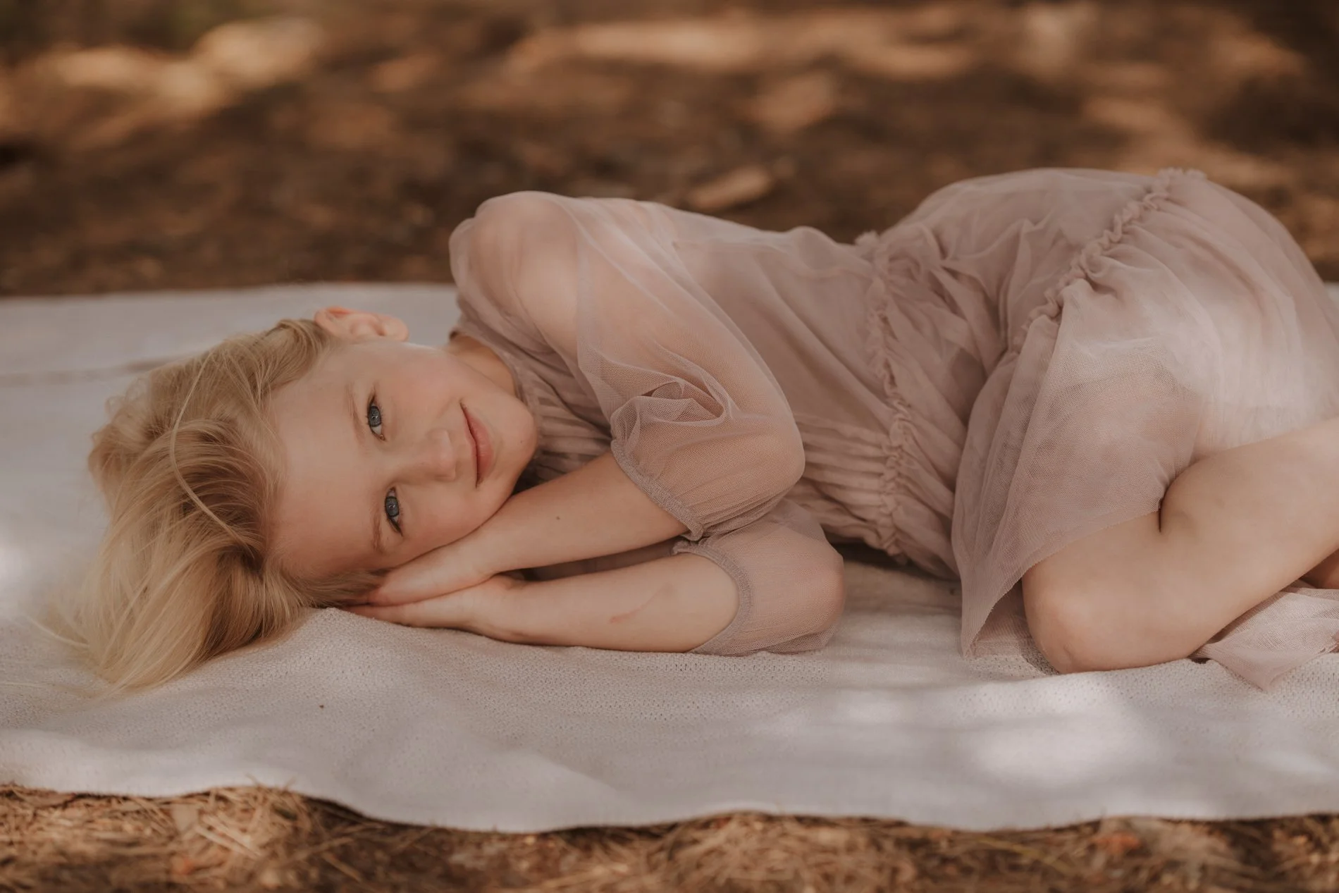 meisje portrait in het bos - lifestyle fotografie in Soestduinen