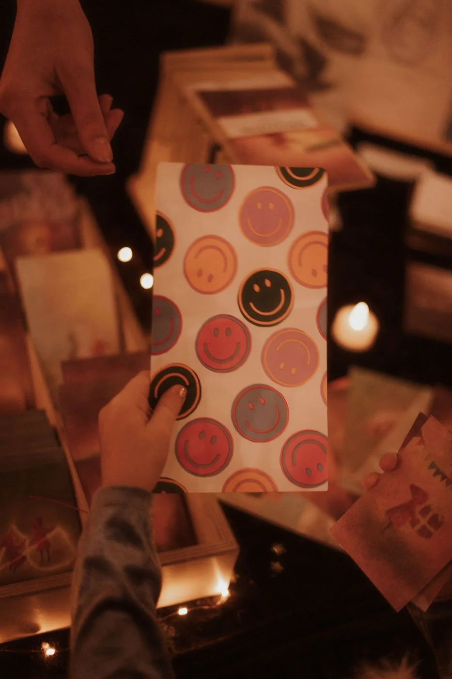 Branding fotografie van Lot Bouwes in interactie met klant