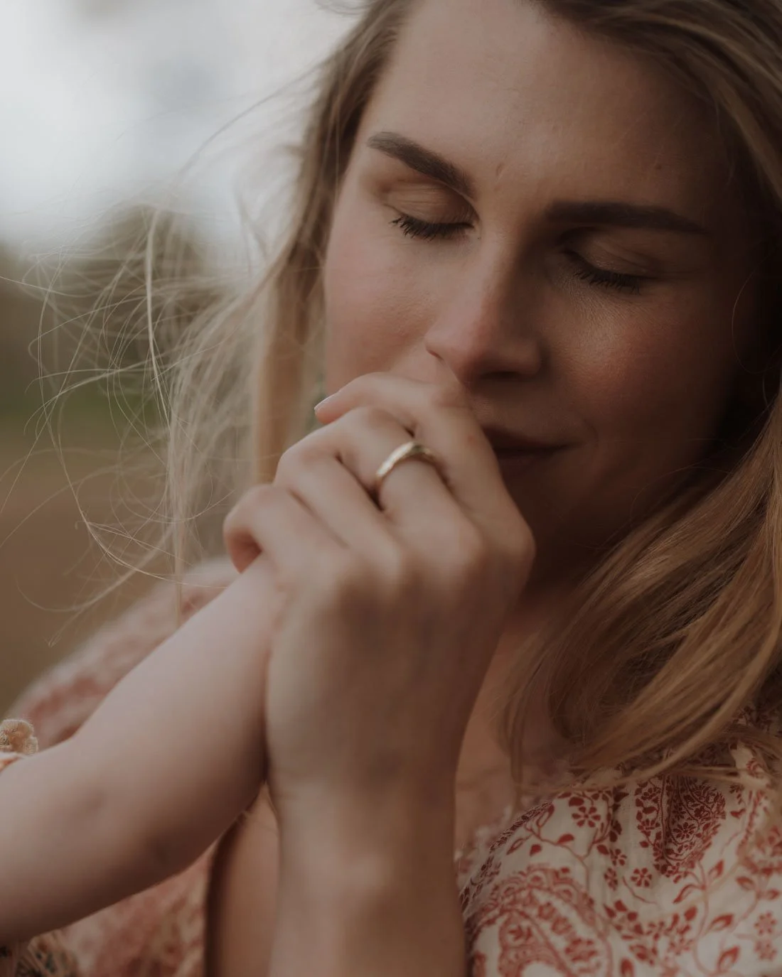 Moeder en baby detail – Intieme familiefotografie