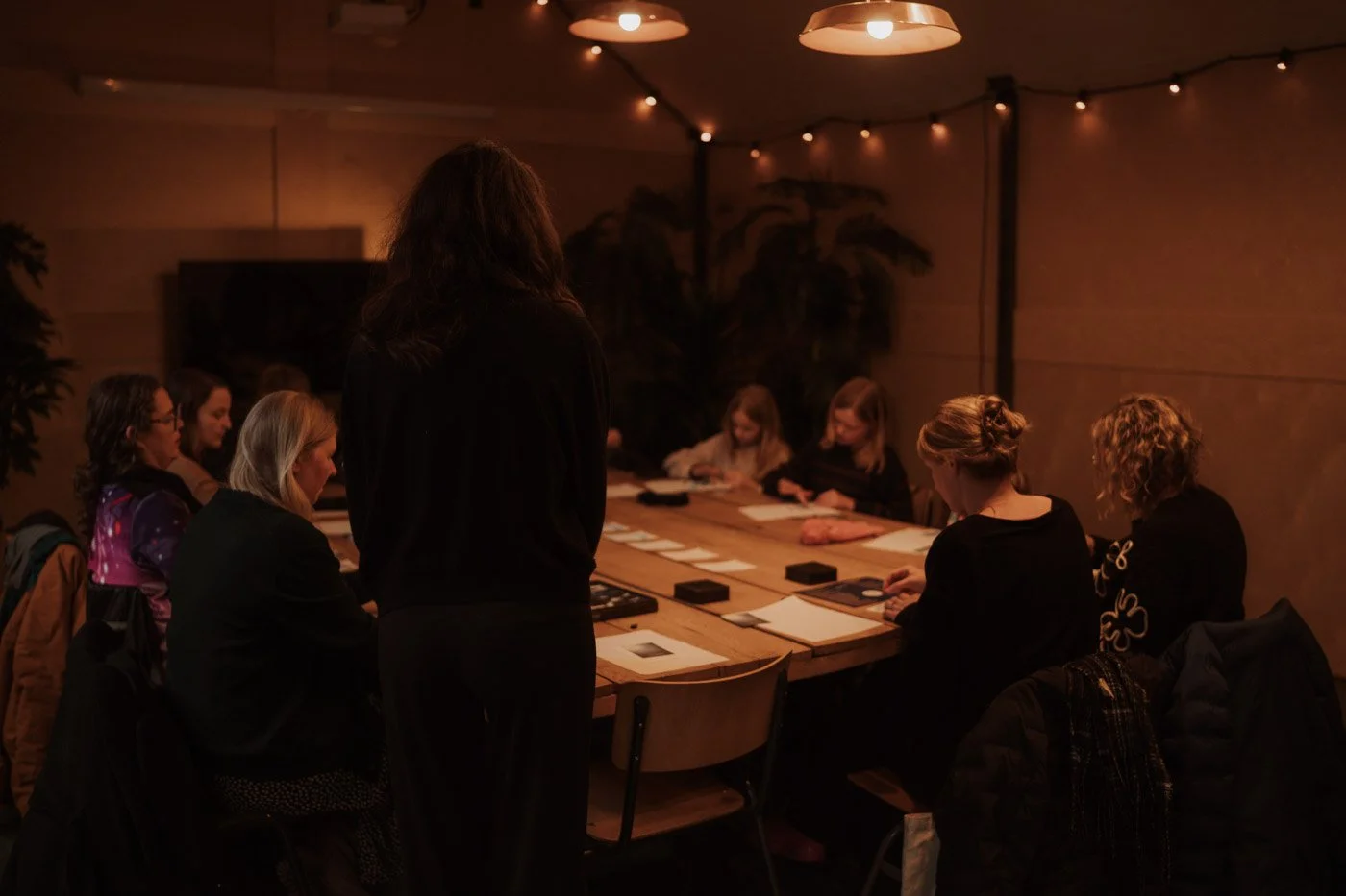 Branding fotografie van ondernemer tijdens workshop – creatief proces