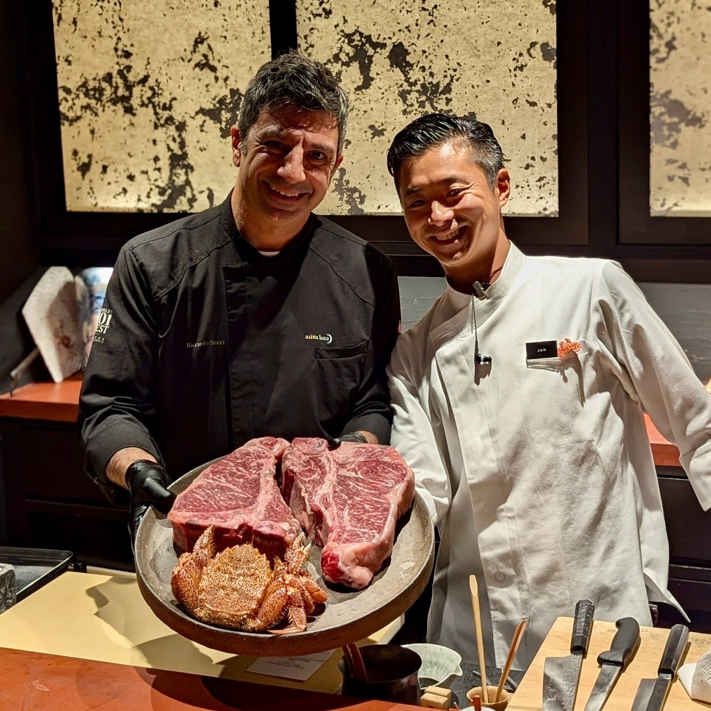 🍽️ Ecco un&rsquo;anteprima del nostro squisito menu dall&rsquo;evento cena @asinaluna x @kanikato_asakusa #MeatJapan! 📸✨
Grazie a @riccardo_succi e @tizianadinoia per aver portato il vostro personale approccio alla cultura del Wagyu in Giappone.
Un