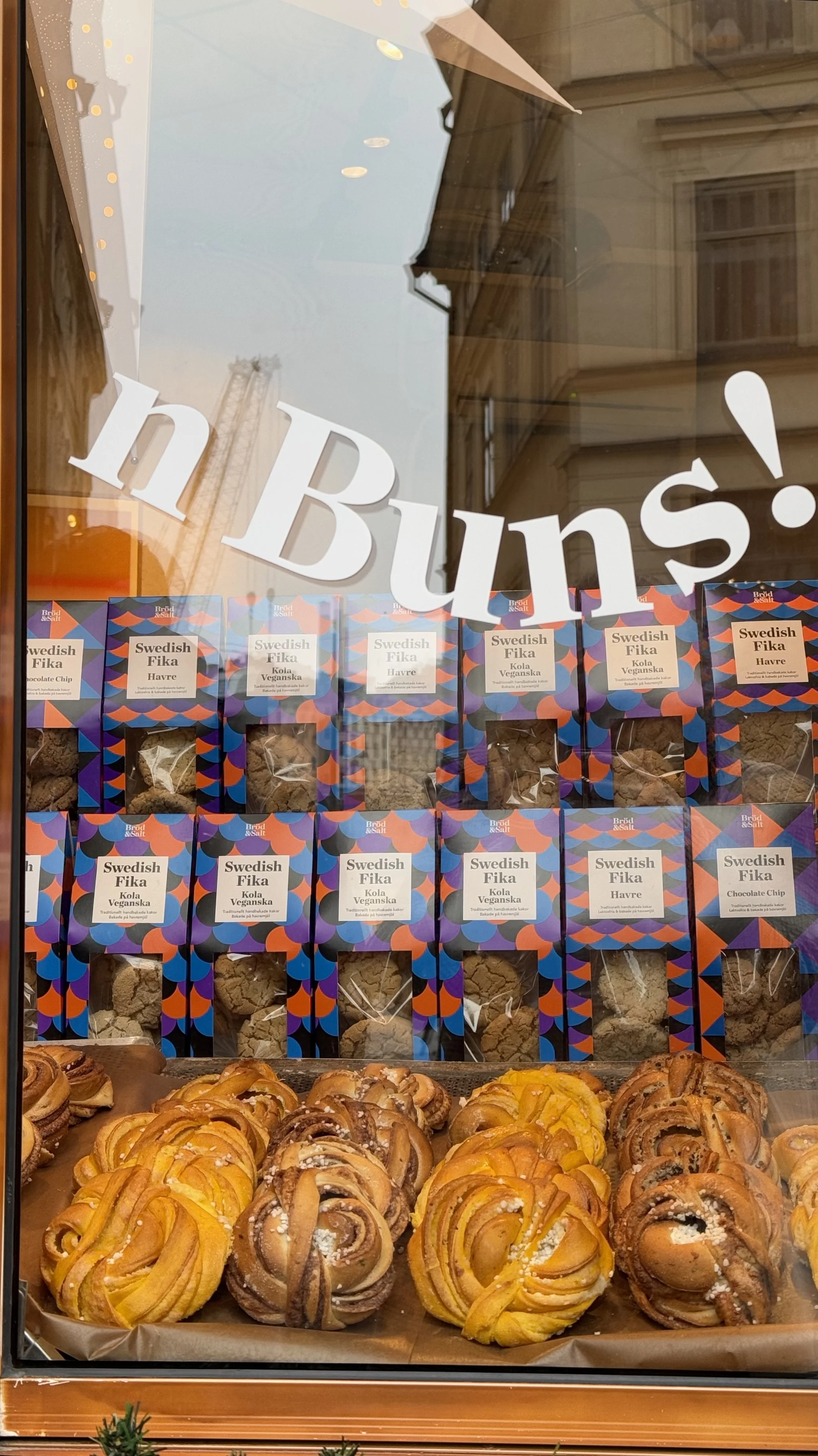 Schaufenster voller Zimtschnecken.