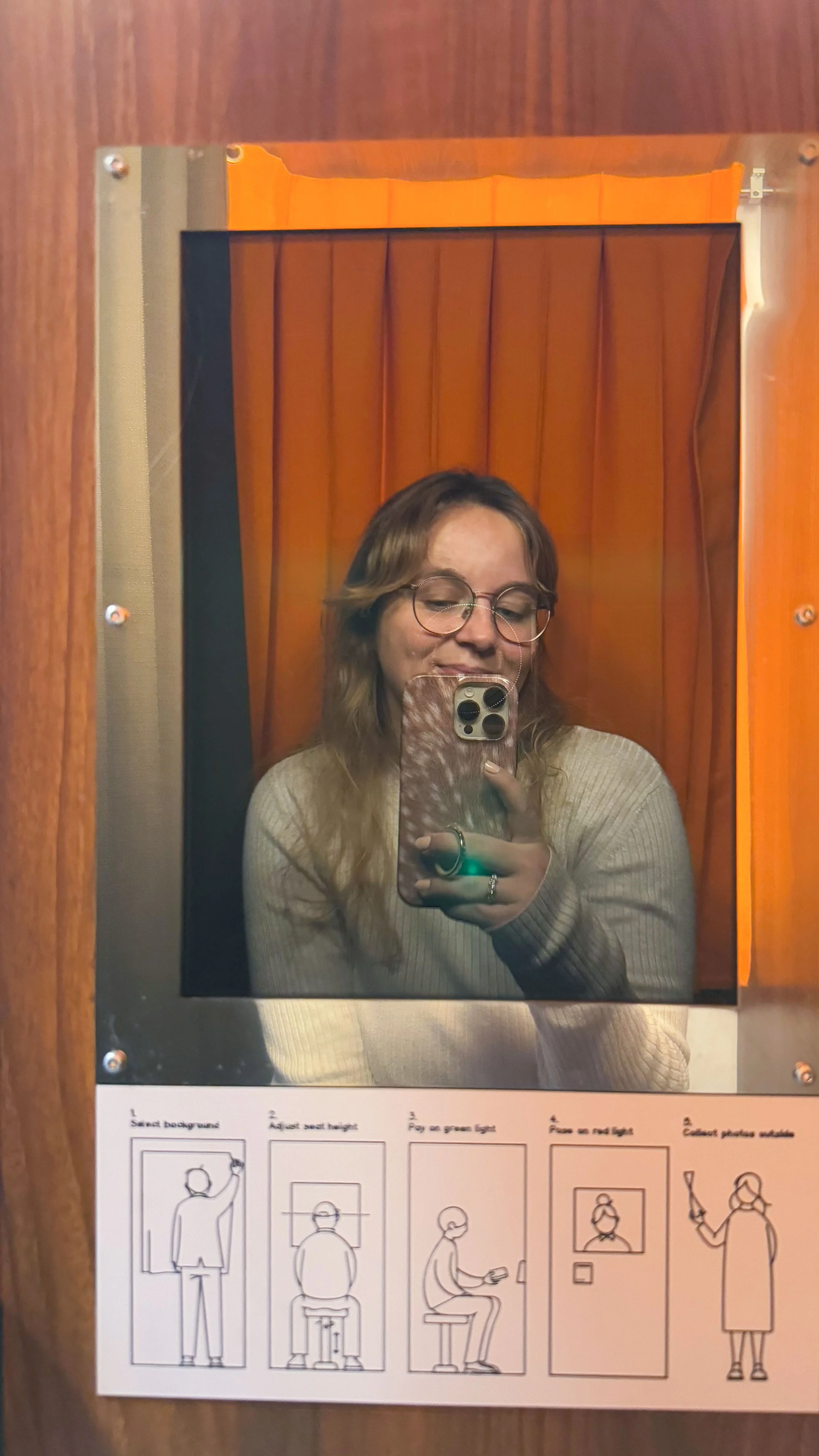 Selfie in einer alten Fotokabine.