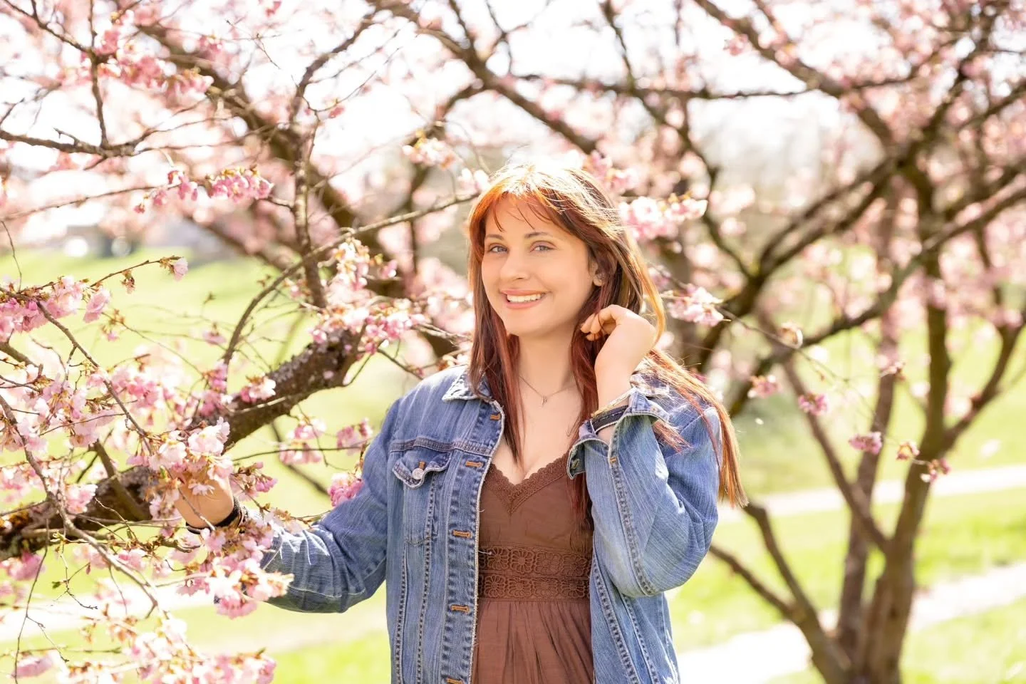 I photograph high school seniors year-round, but flower sessions?  They are my favorite 💕  Loved creating these gorgeous images with Ellie!

If a flower session is your dream, here are 3 useful tips.

1.  Reach out ahead of time.  Having you on my w