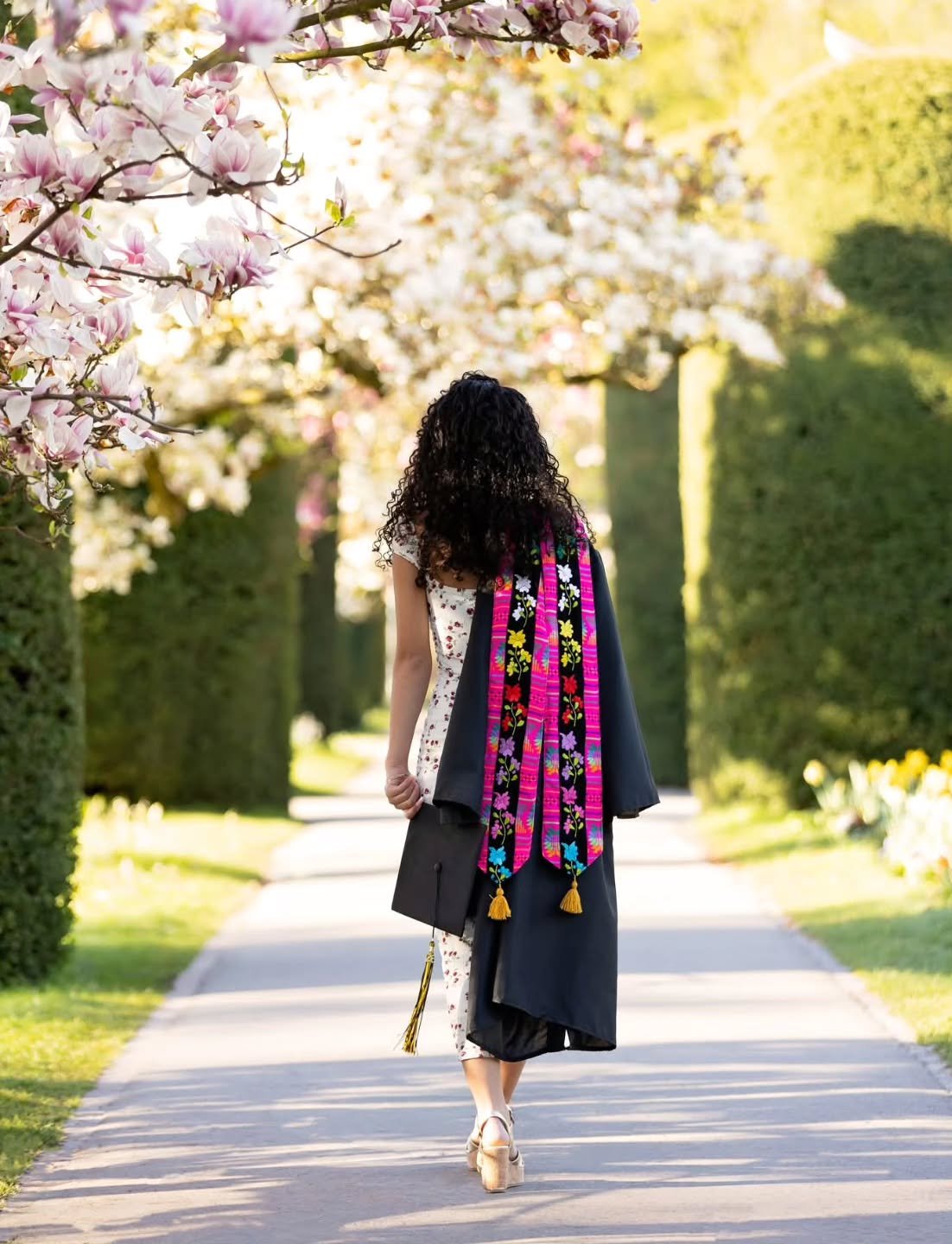 No matter the season, the walk away shot is always a classic choice.

#stuttgartseniorphotographer #seniorportraits #capandgown #Stuttgart #seniorphotography