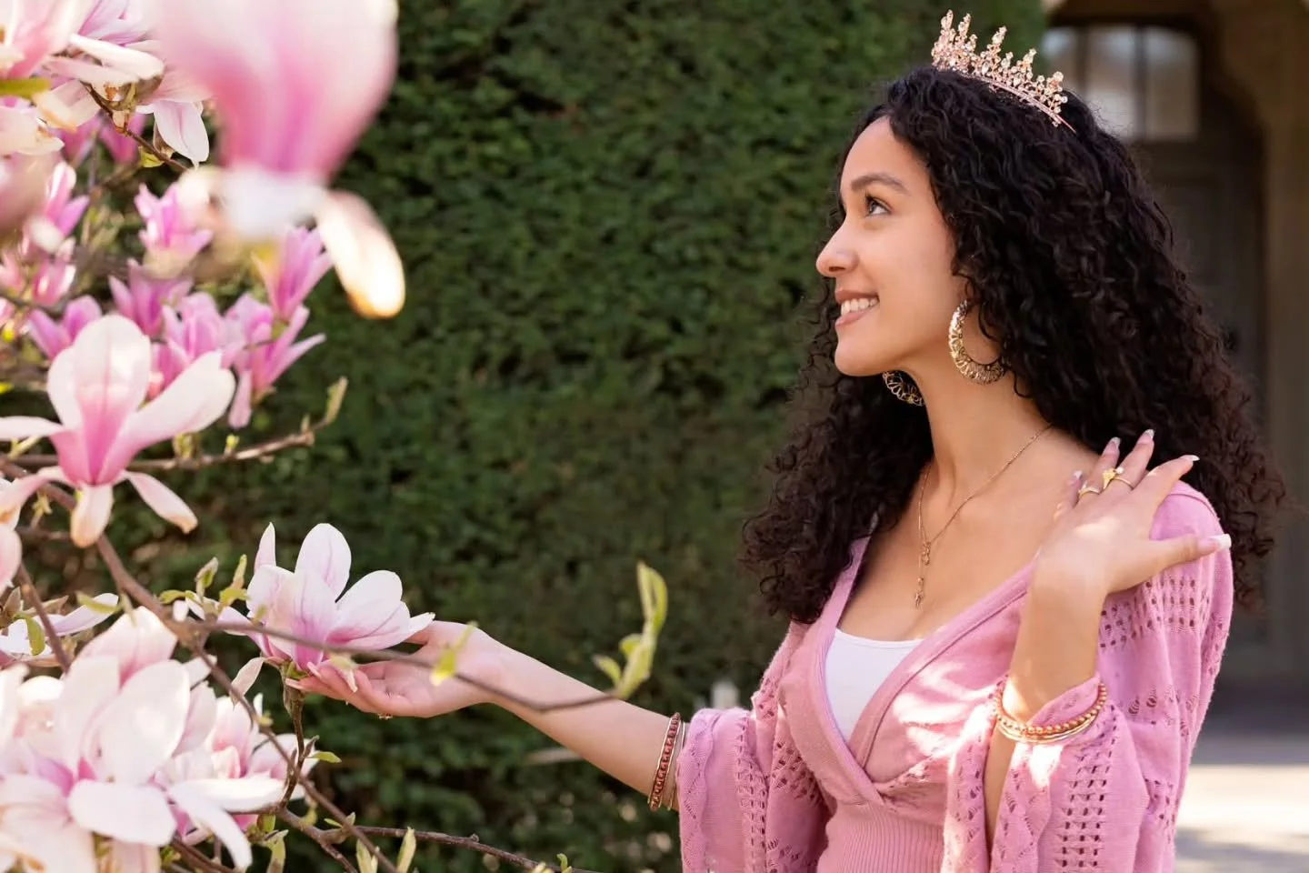 Oh how I love senior sessions and magnolias in full bloom!

This was Alyssia's Quincea&ntilde;era crown and it was just PERFECT for this shot.

I cannot wait to share more from her beautiful spring session!

#StuttgartPhography #shs
#seniorportrait #