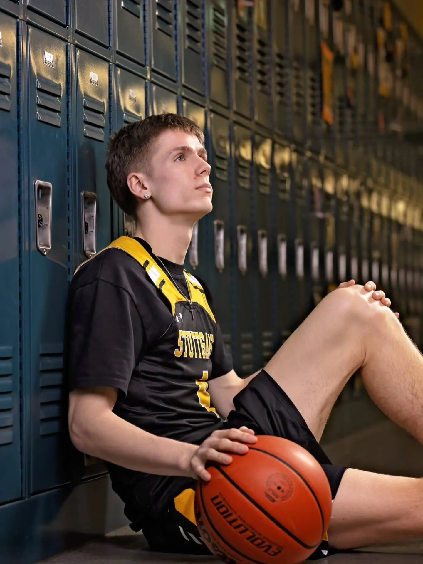 Sports portraits, but make them elevated.

For seniors, the activities they love are part of the story.

Adding an athletic segment to their portrait session brings another dimension to the experience: something personal, meaningful, and completely t