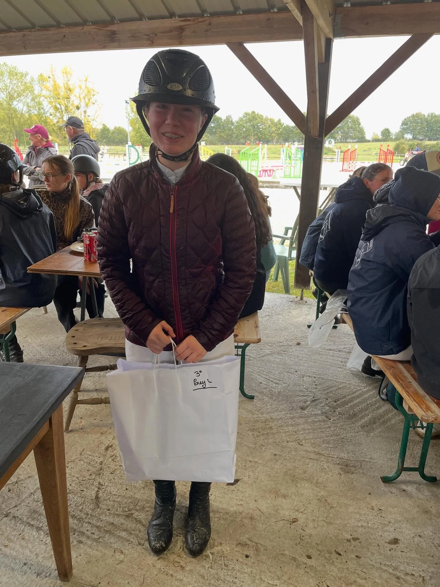 Concours pluvieux ☔️ Concours heureux 😀 

Ce week-end nous avons emmen&eacute; nos cavali&egrave;res &agrave; @ecuriedelafourerie pour un concours club/poney/pr&eacute;pa
Chouette petit concours, bonne organisation et ambiance conviviale o&ugrave; l