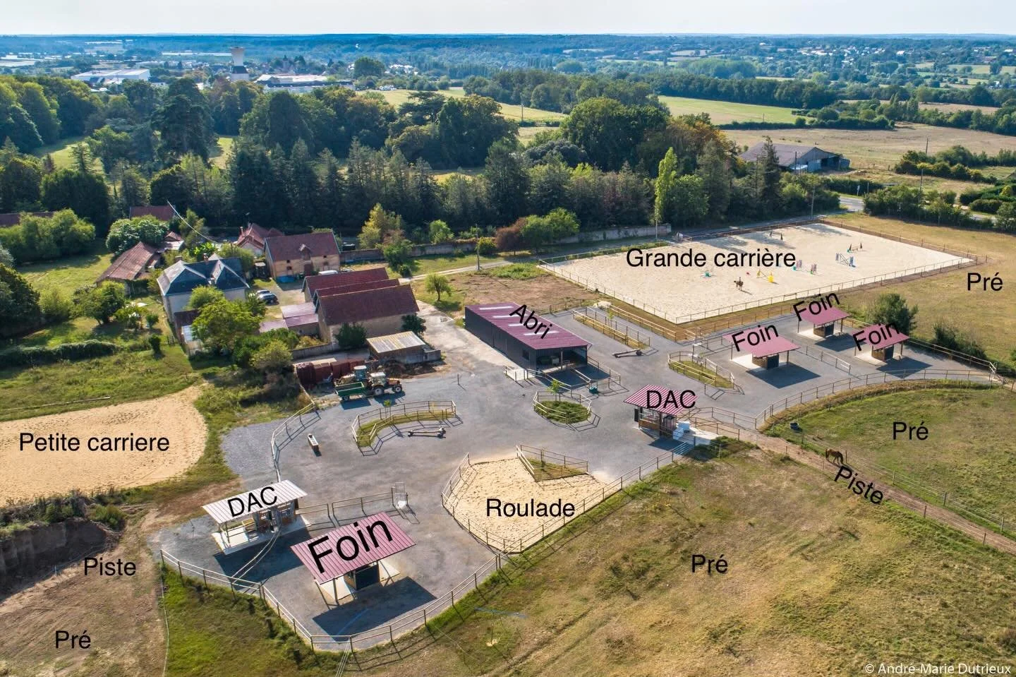 Hello &agrave; tous !

En ce moment, je re&ccedil;ois &eacute;norm&eacute;ment de demandes de visites de l&rsquo;&eacute;curie (hors stages).

Malheureusement, une visite compl&egrave;te repr&eacute;sente environ 1h30 de mon temps, que je prends sur 