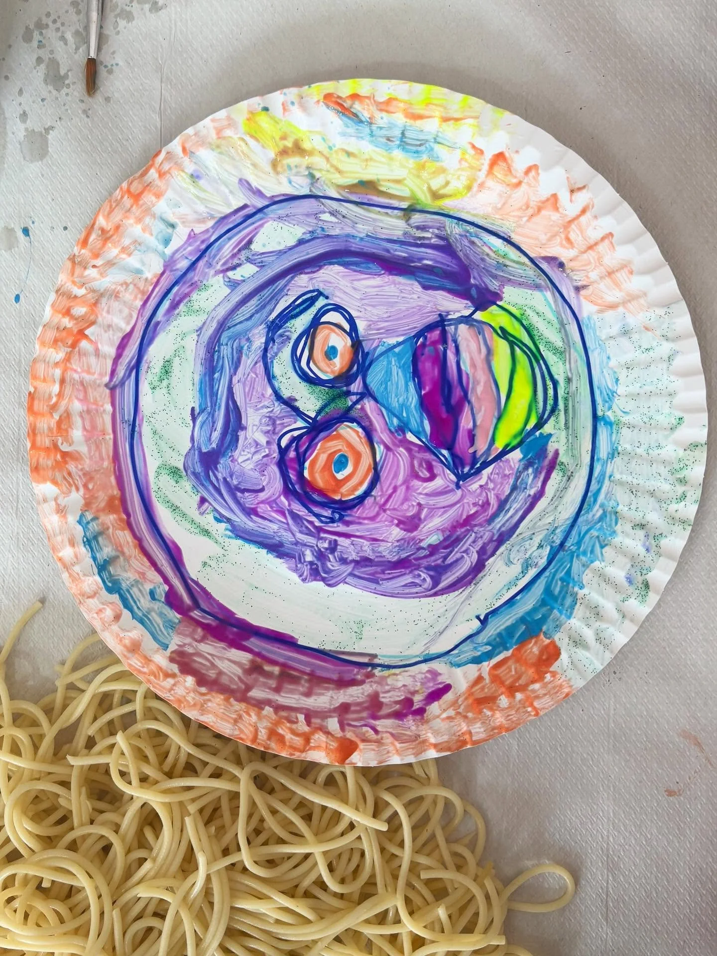 We have a young Picasso 😍 at this week&rsquo;s Messy Moments we played with and painted spaghetti, welcomed a lovely family from Lagoa celebrating their little one&rsquo;s bday and watched a nan &amp; grandpa join in creating firework art with their