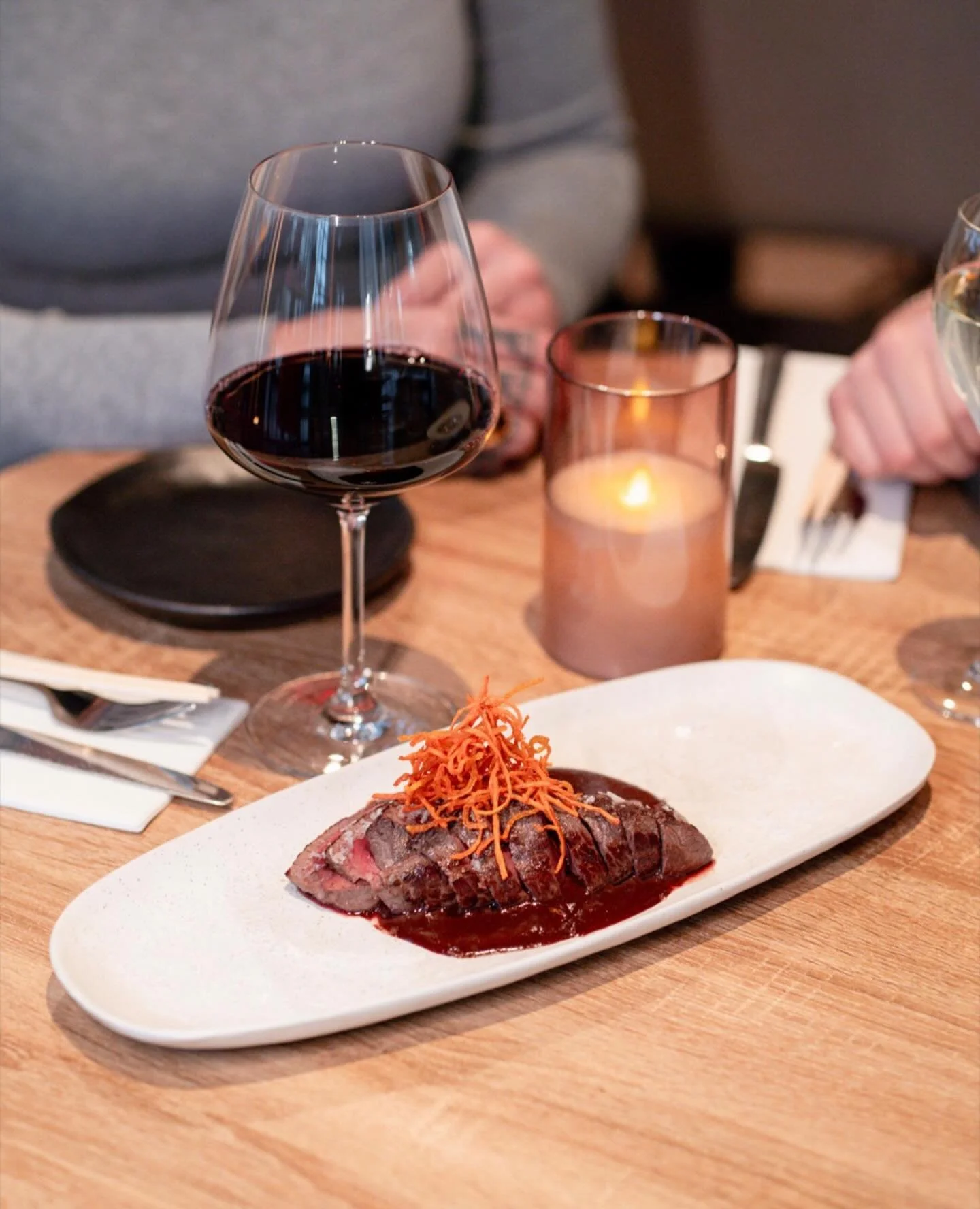 De feestdagen zijn weer voorbij en het nieuwe jaar is begonnen. Bij Blue zijn we weer druk bezig met het verzinnen van nieuwe gerechten. Februari zullen wij weer een nieuwe kaart lanceren, welk gerecht moet er voor jou echt op blijven ?
#nieuwekaart 