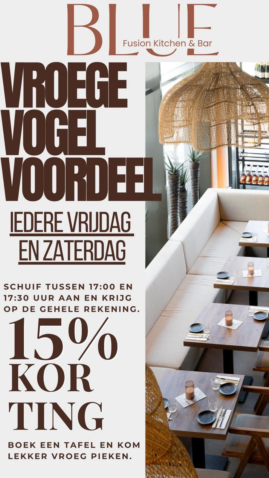 Promotie flyer voor Fusion Kitchen & Bar met hoge tekst en een foto van een restaurant interieur met houten tafels, servies en grote lampen.