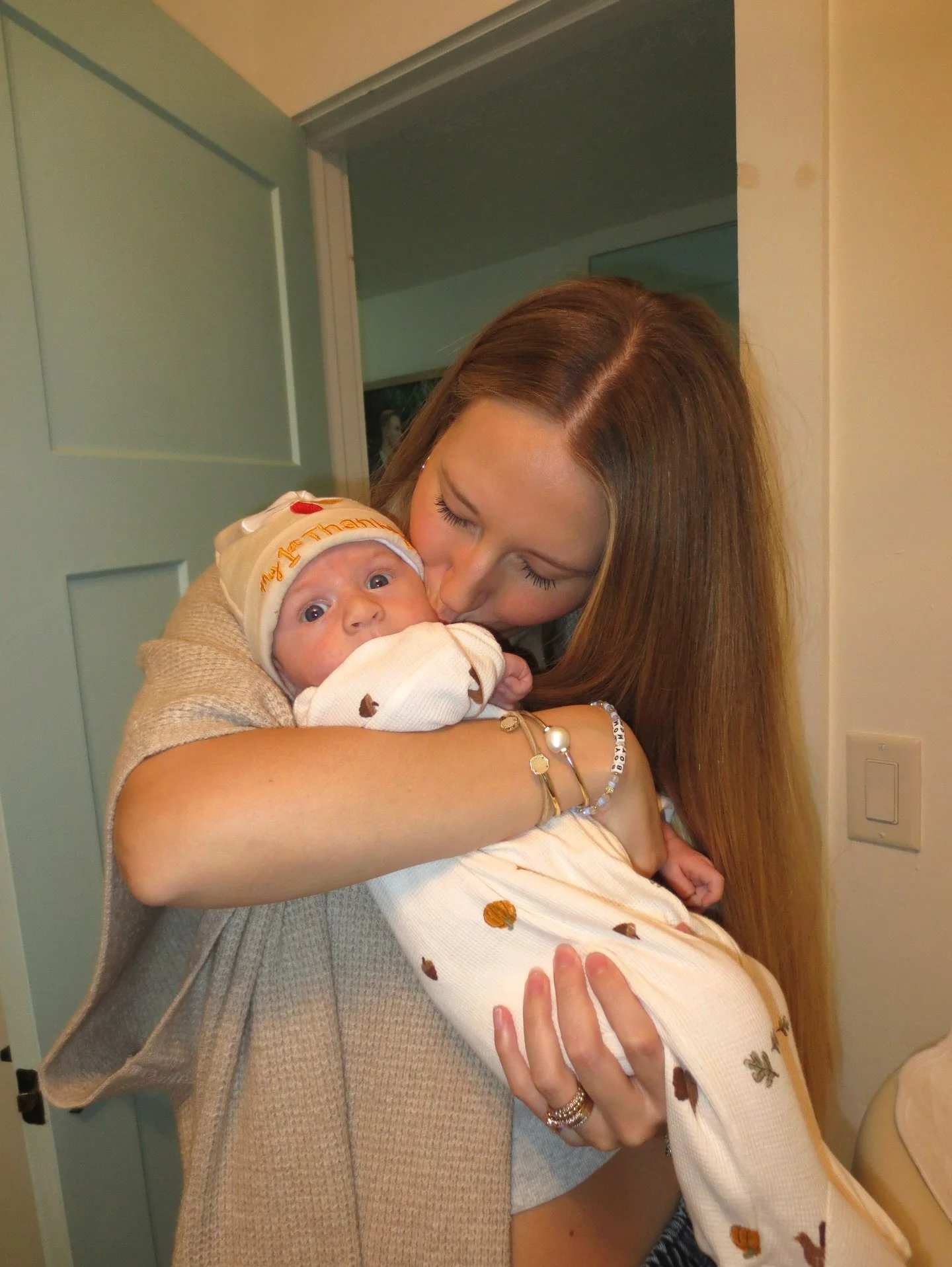 last thanksgiving I was taking lots of supplements and praying for my hormones to balance so we could have a baby 👶🏼 fast forward to this thanksgiving and we are holding that miracle baby. thank you Jesus, we are truly so blessed 💛 

HAPPY THANKSG