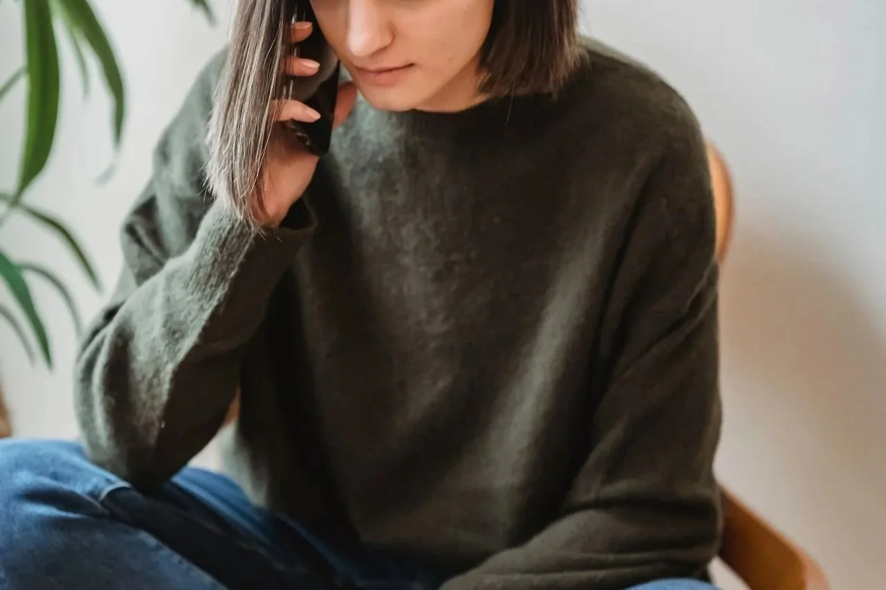 Woman talking on the phone to get her questions answered.