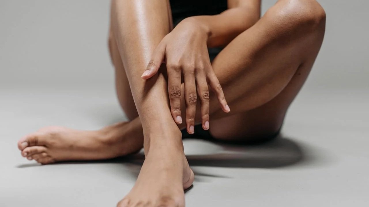 Waxing with Sensitive Skin: How to Reduce Redness, Bumps, and Irritation