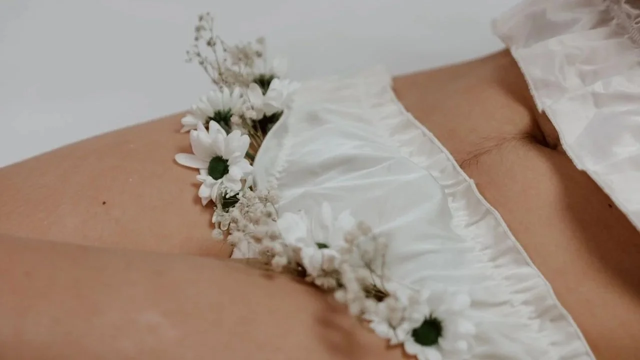 Woman wearing a white bikini with white flowers