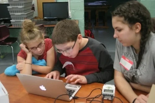 WMSI Mobile STEM Lab Wraps up Spin Art