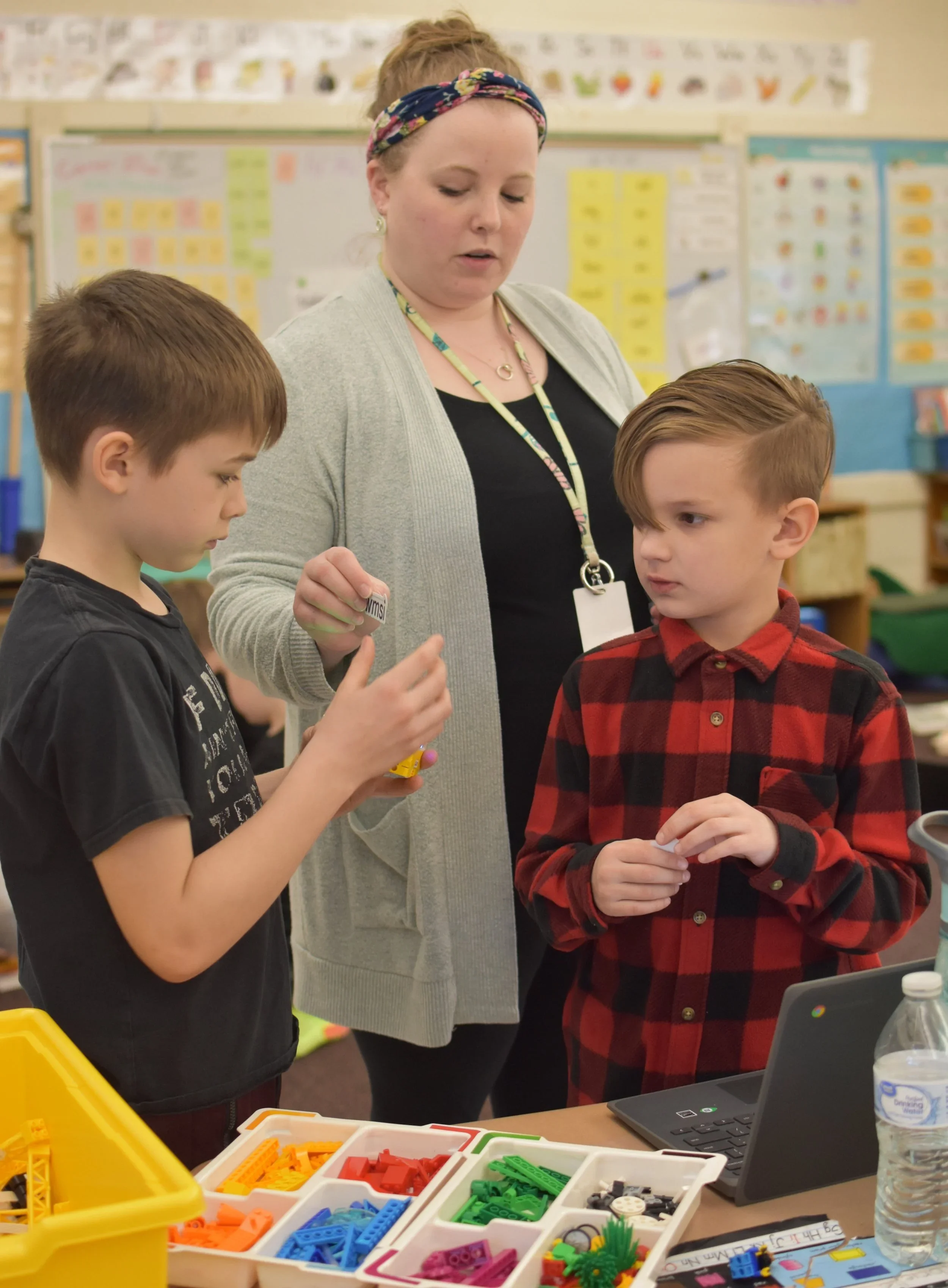 Robots crawl their way into Edd Fenn’s 2nd Grade