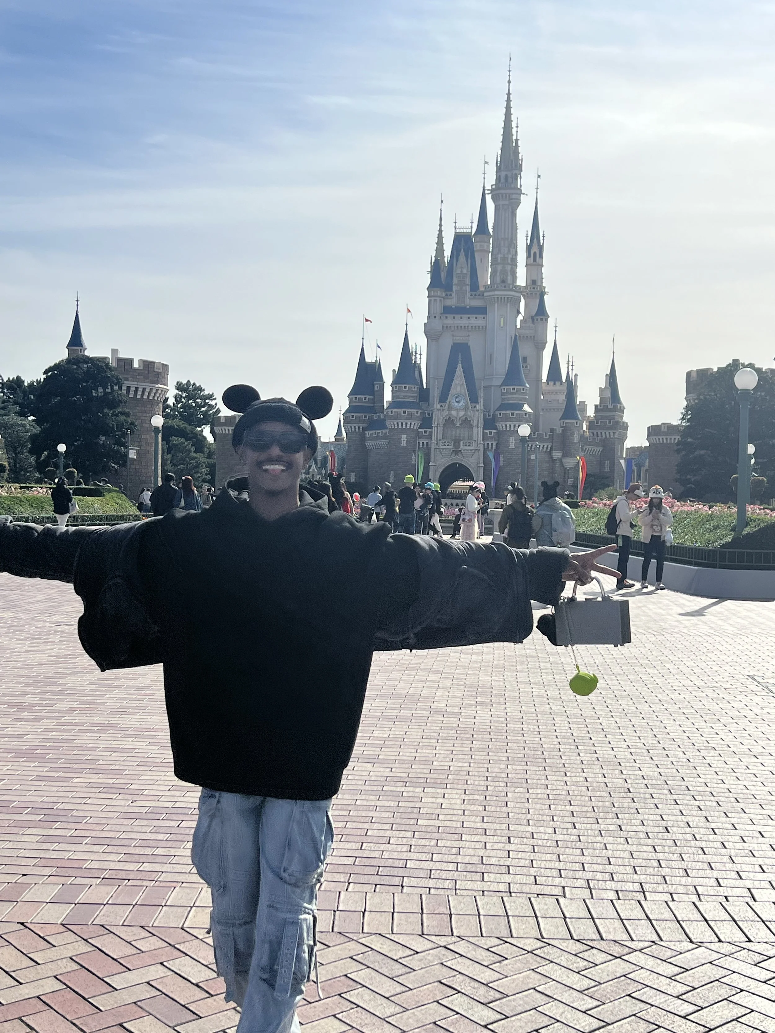 Disneyland Outfit for Men.jpeg